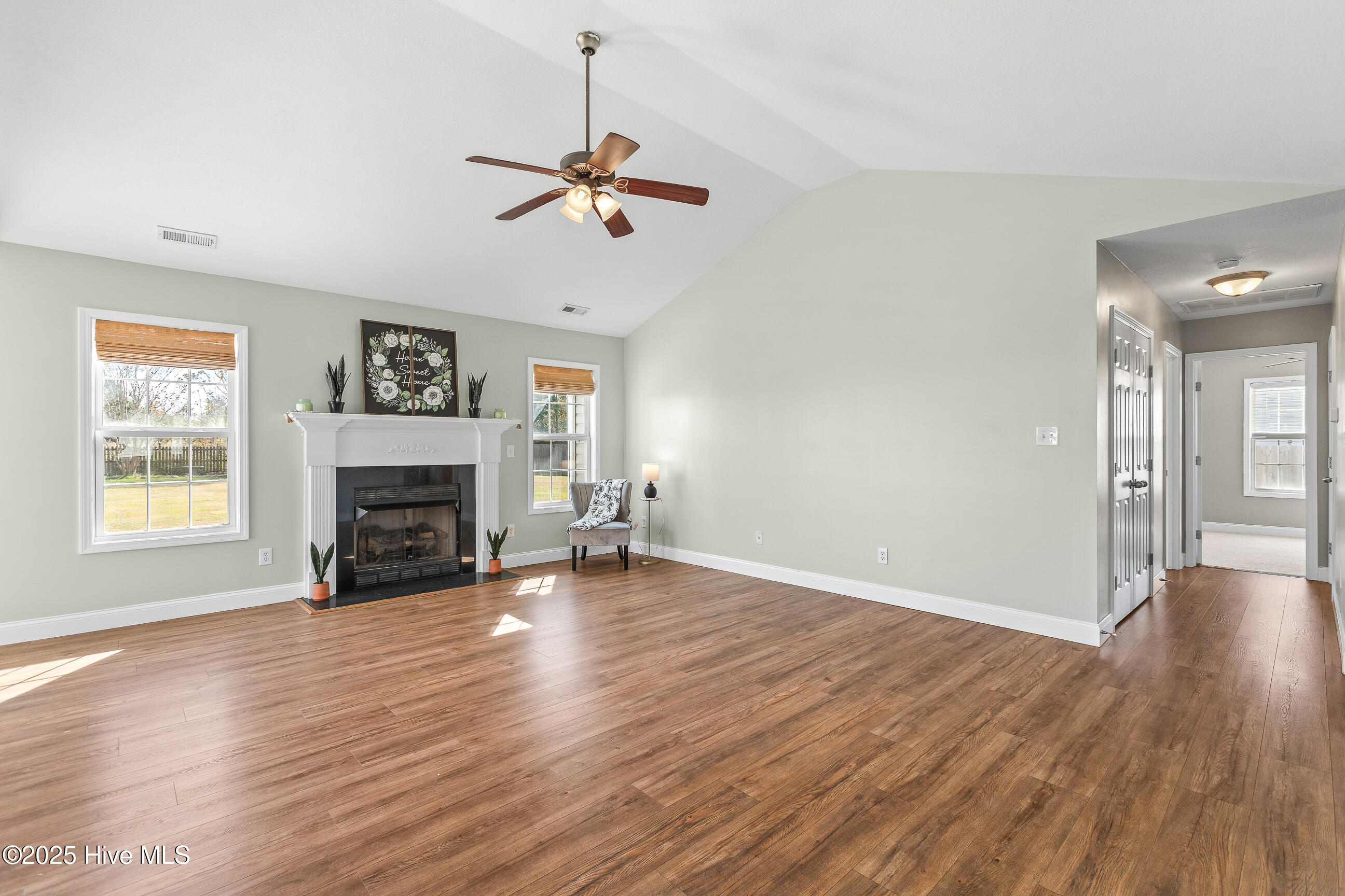141 Weste Avenue, Jacksonville, NC 28540 – photo 9: Living Room