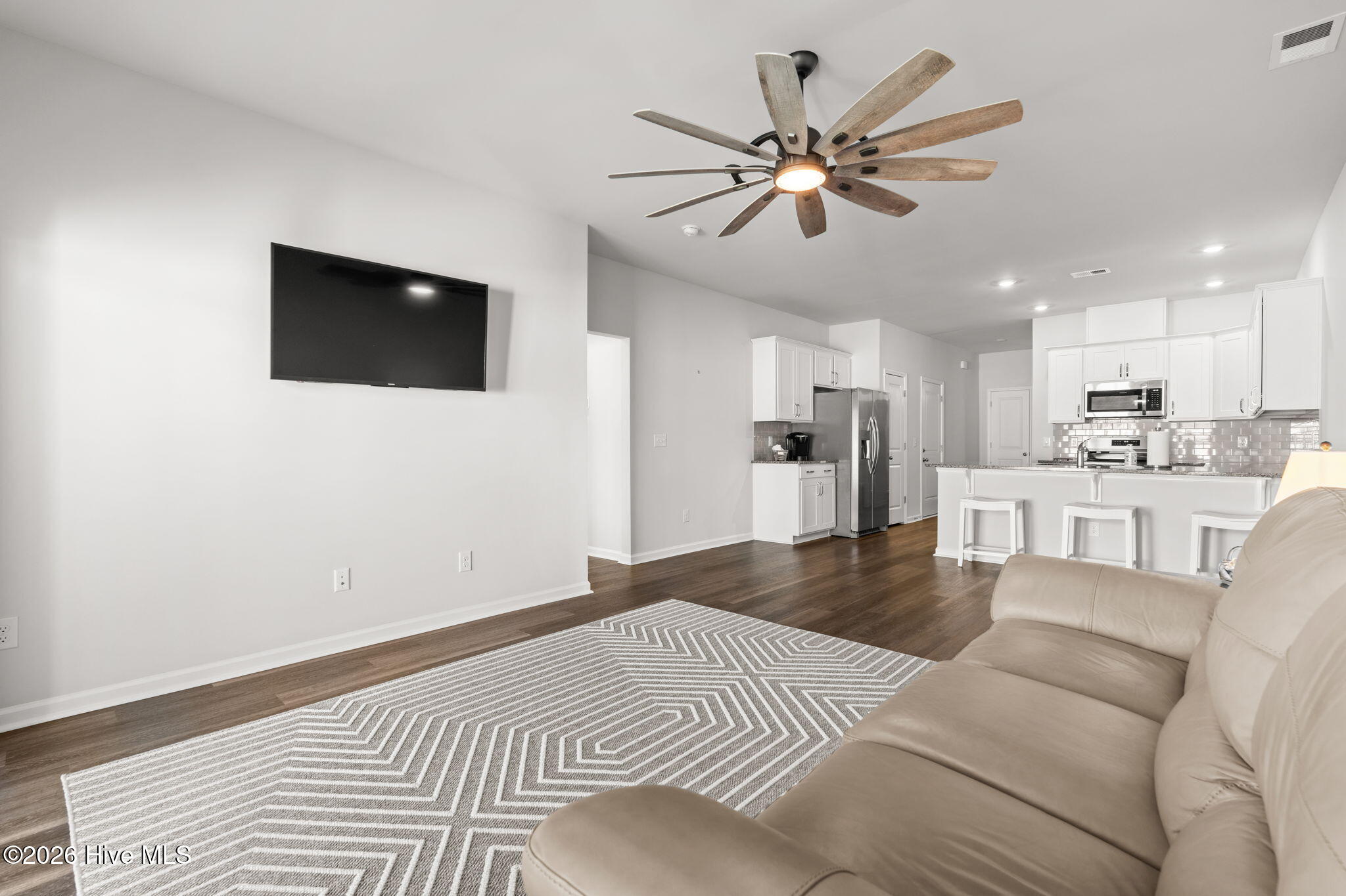 100567065 | Photo 14