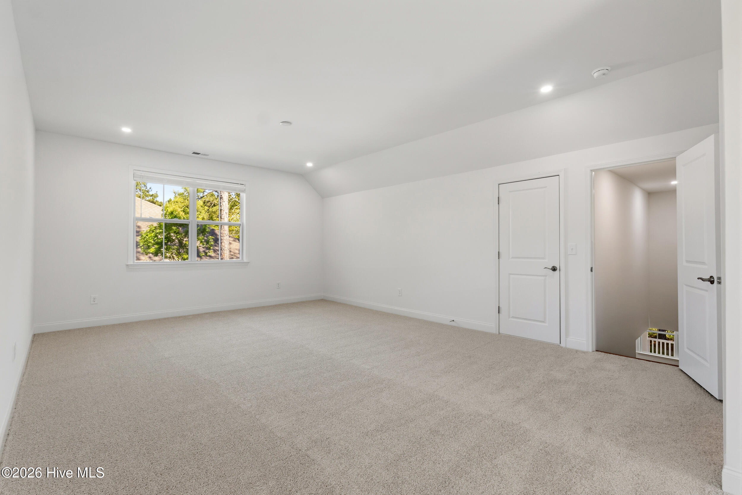 100567721 | Photo 42