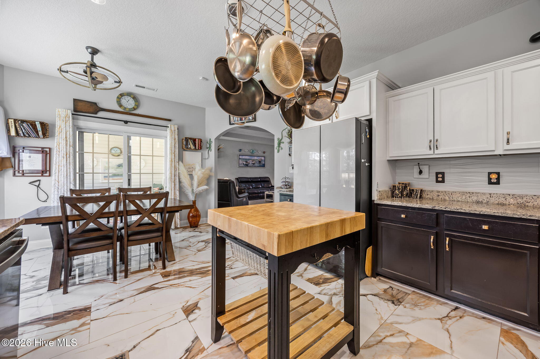 100563665 | Photo 17