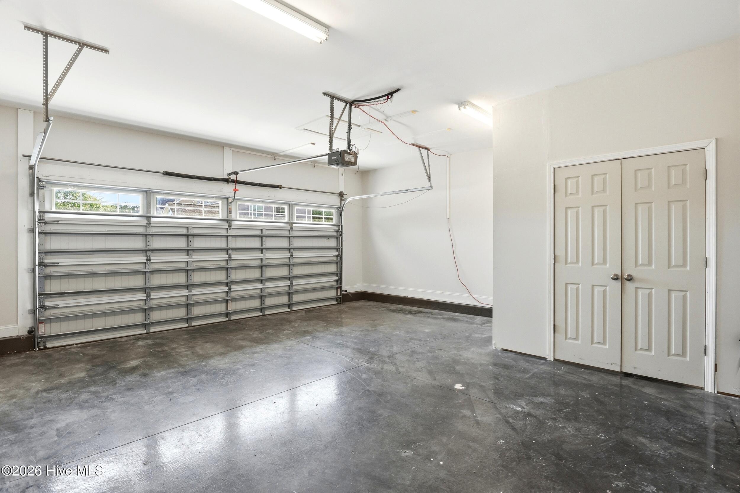 100569352 | Photo 48