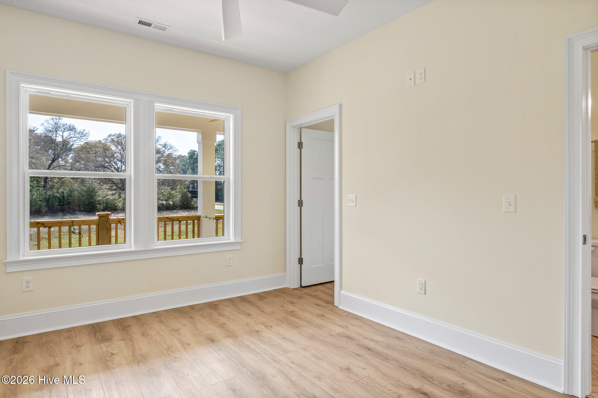 100517039 | Photo 16