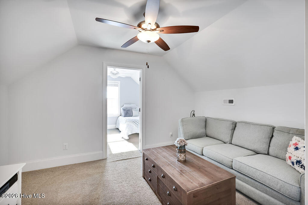 100547742 | Photo 33