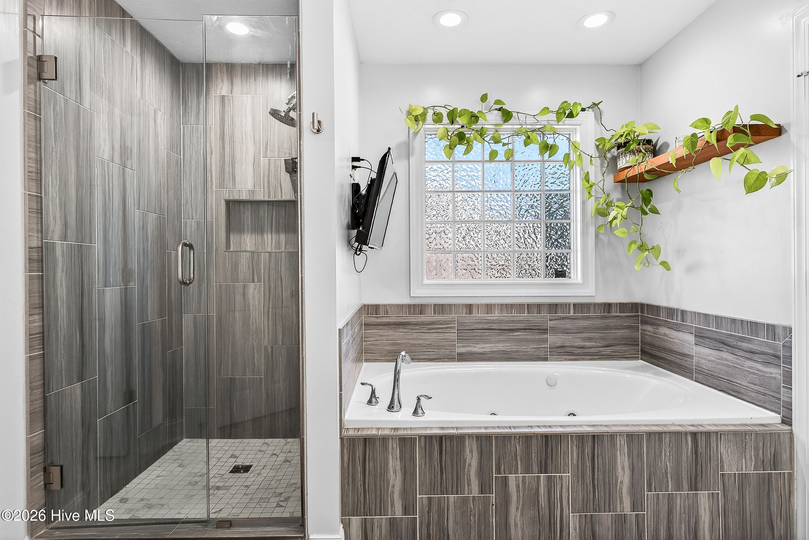 100568368 | Photo 28