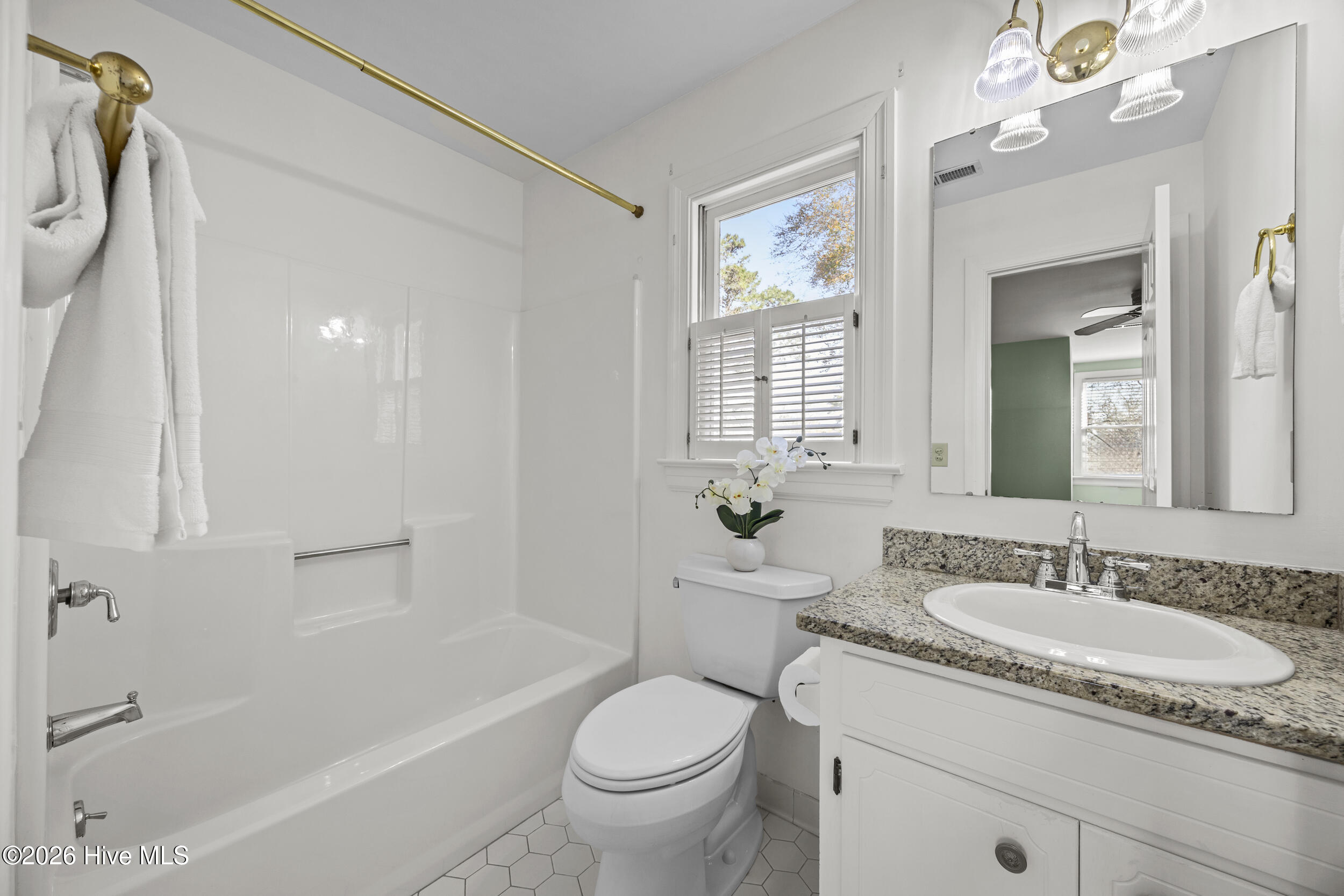 100560704 | Photo 55