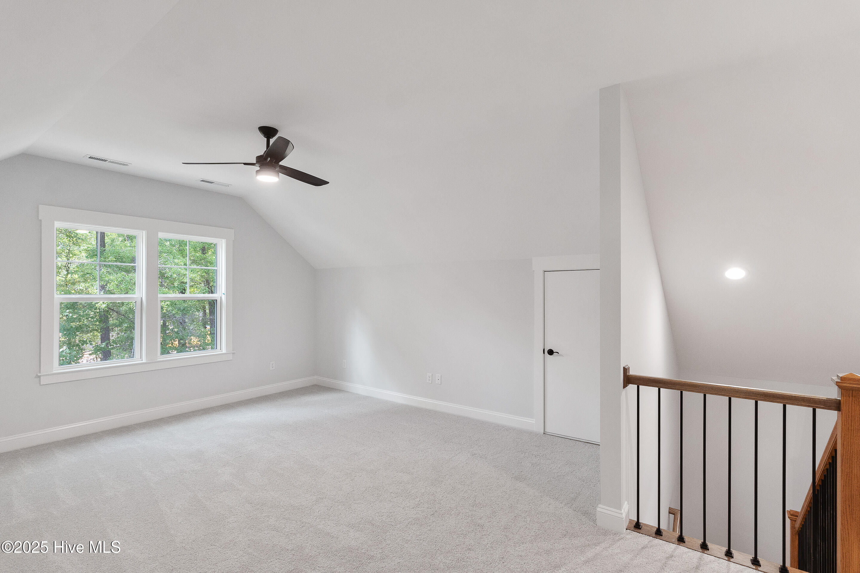 100487716 | Photo 38