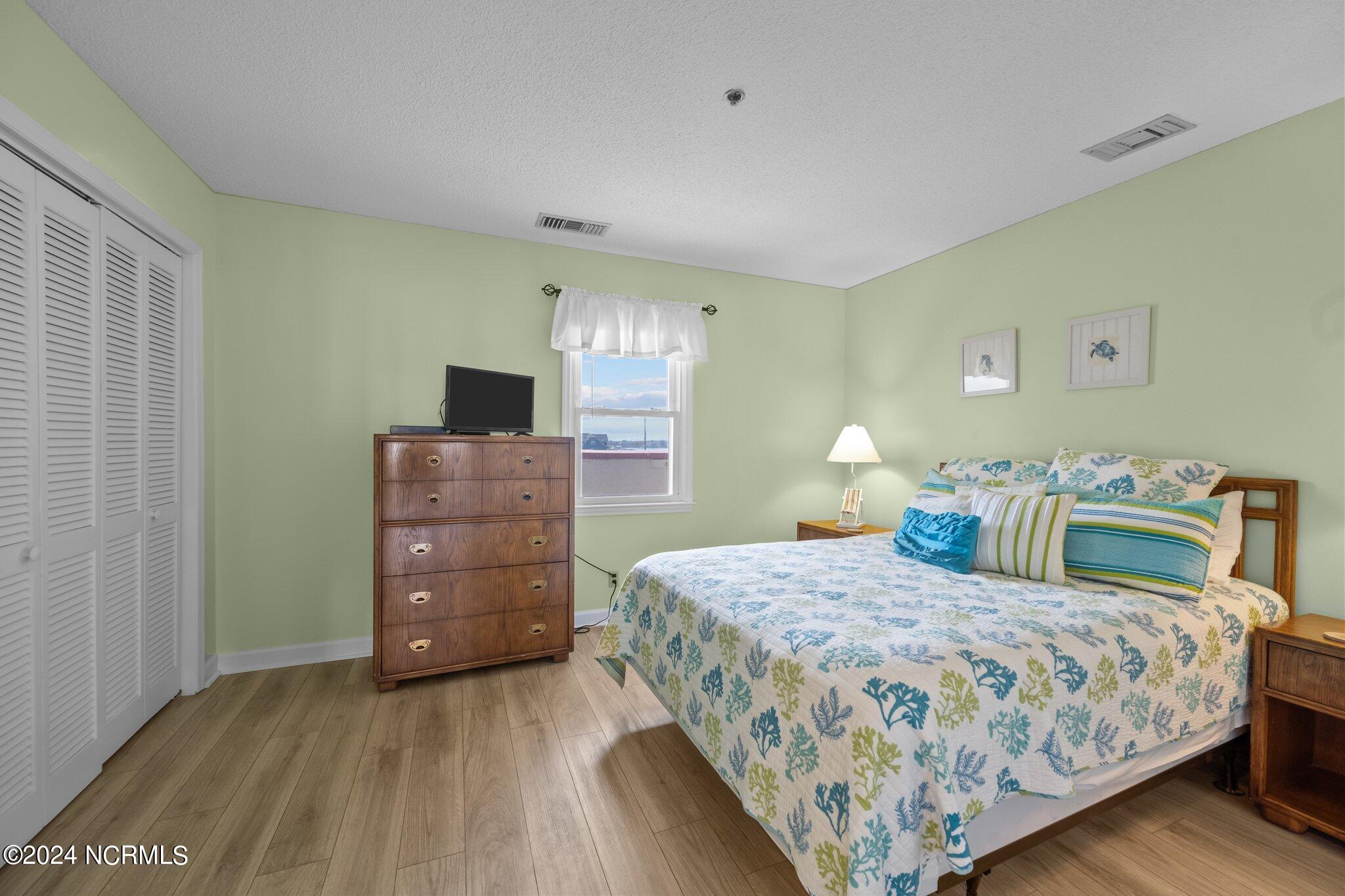 100461796 | Photo 21