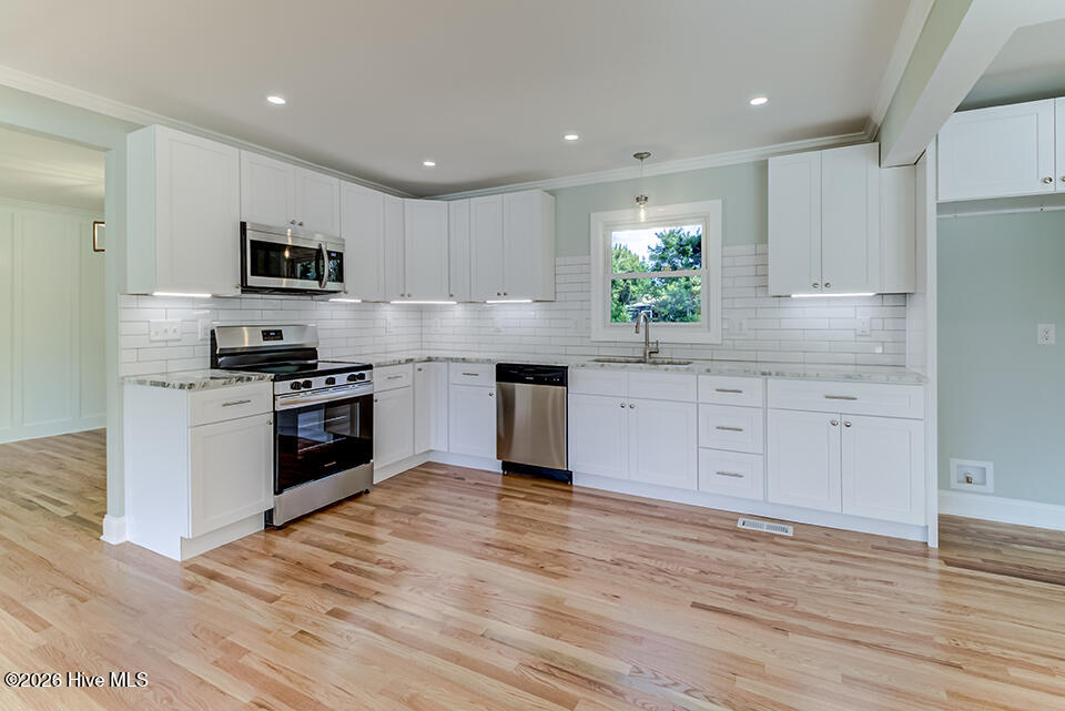 100558677 | Photo 23