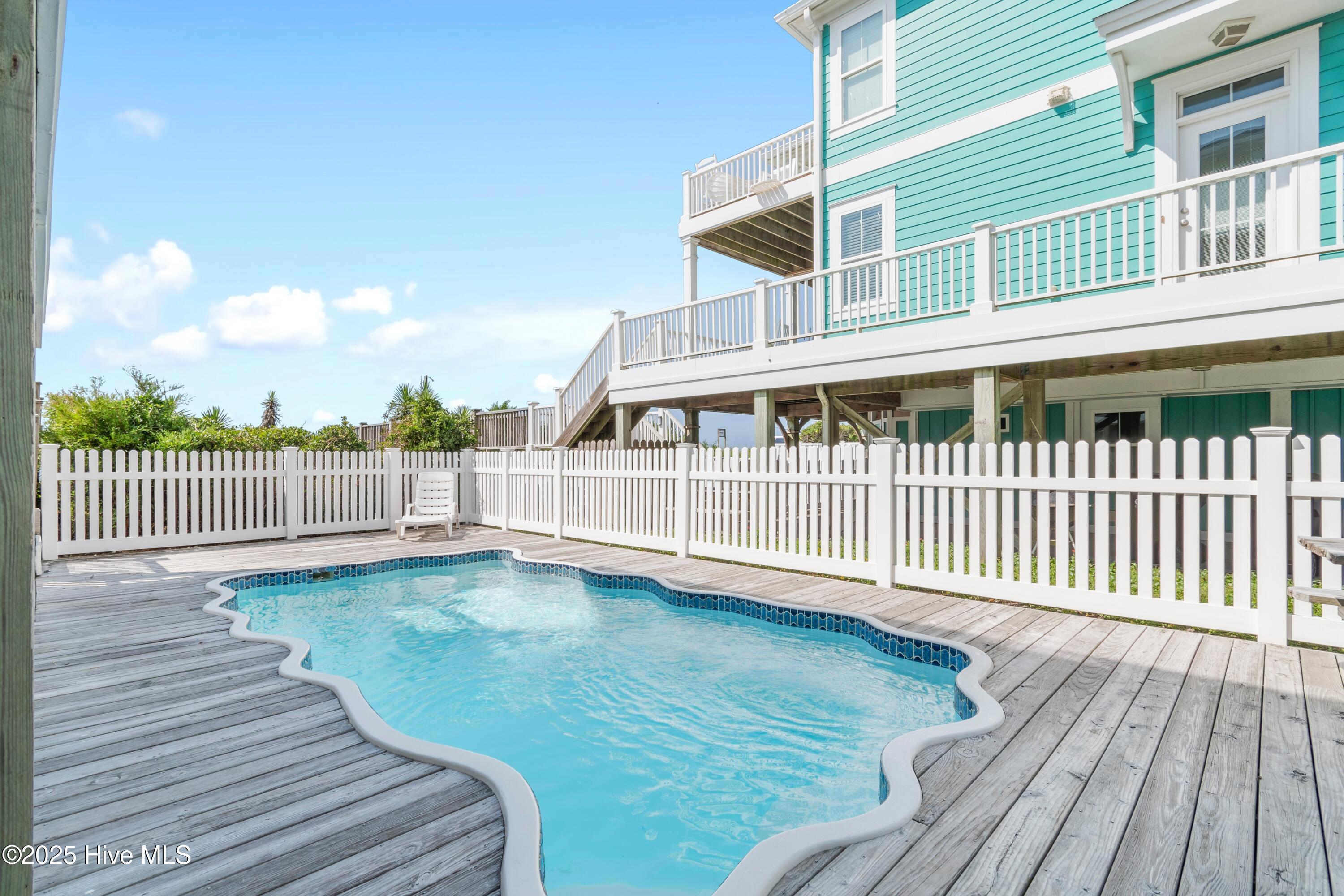 100535231 | Photo 86