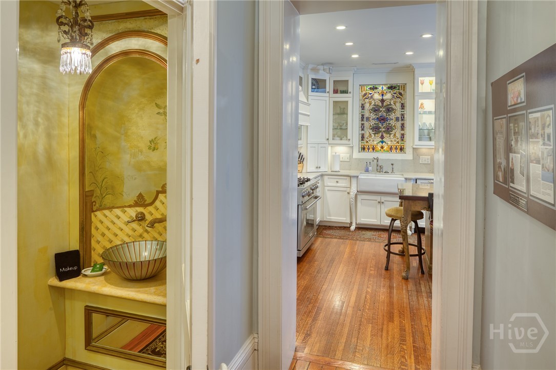 14 E Taylor Street, Savannah, GA, 31401