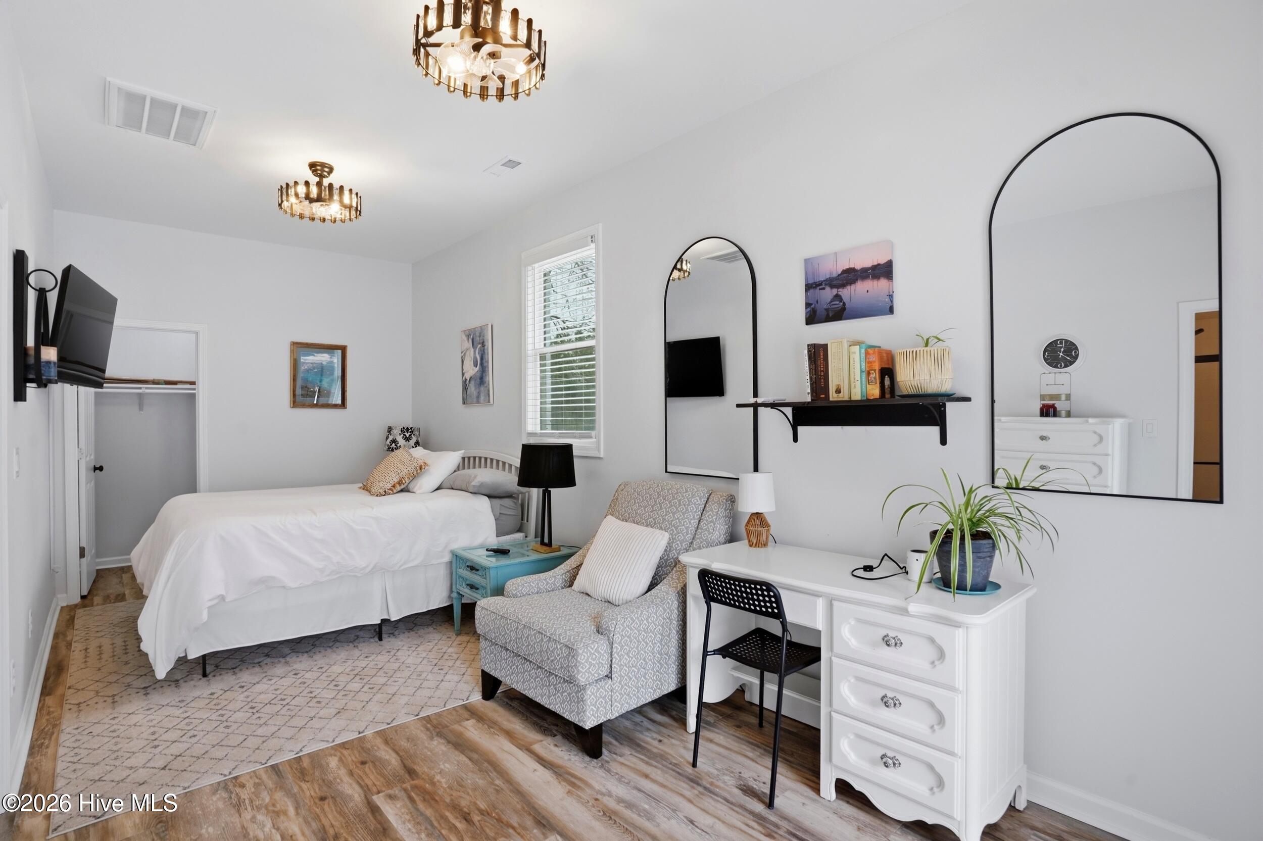 100561459 | Photo 17