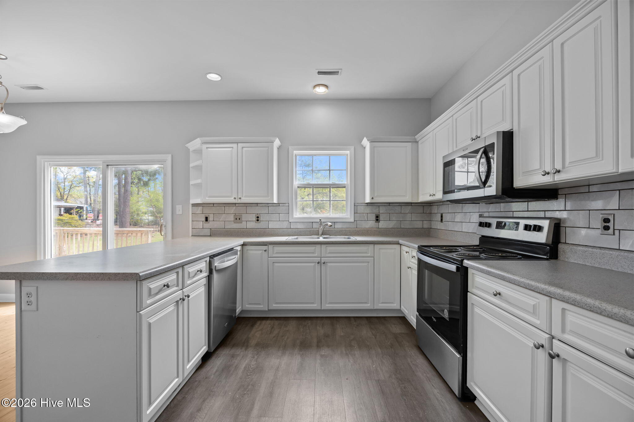 100565984 | Photo 16