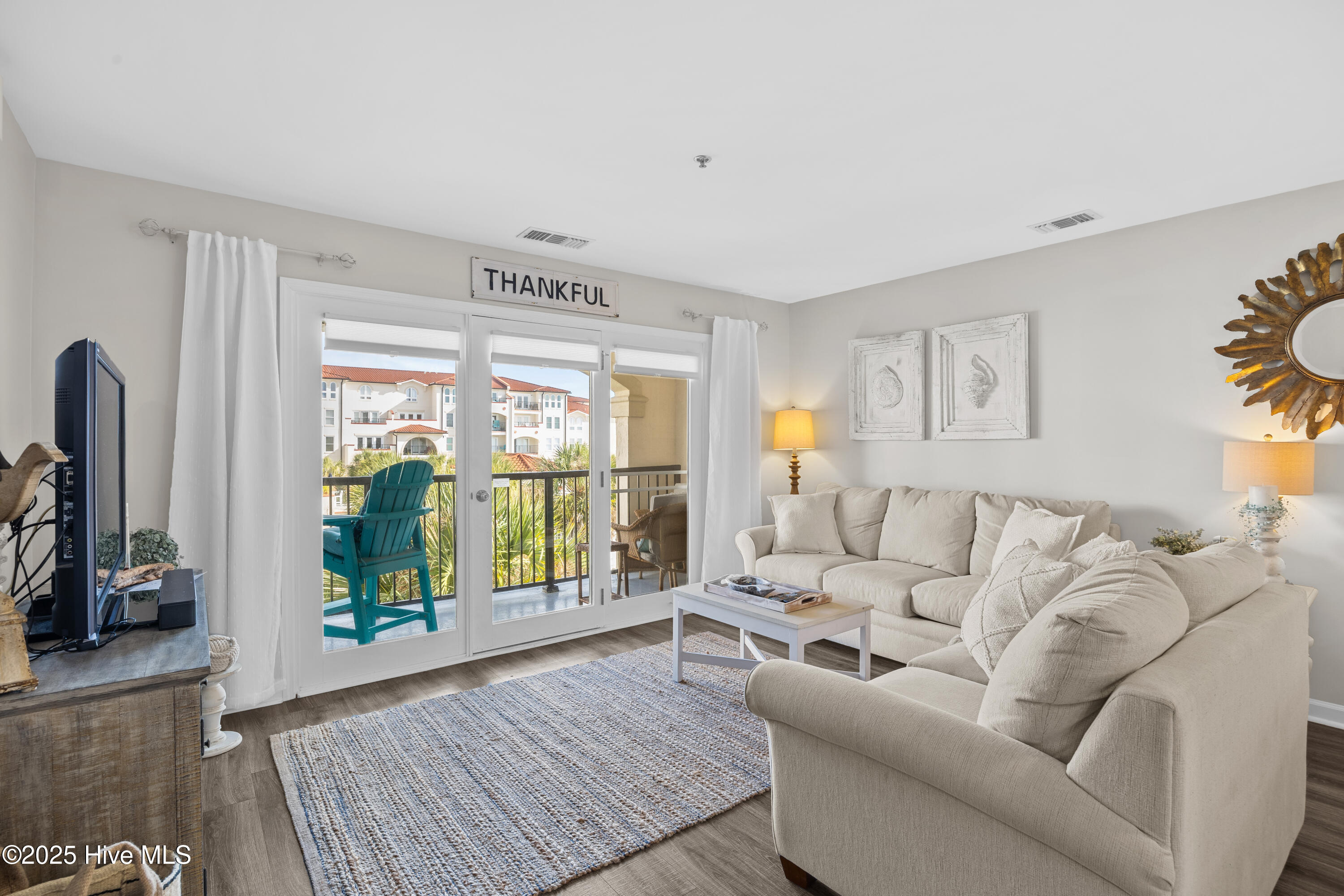 100530467 | Photo 14