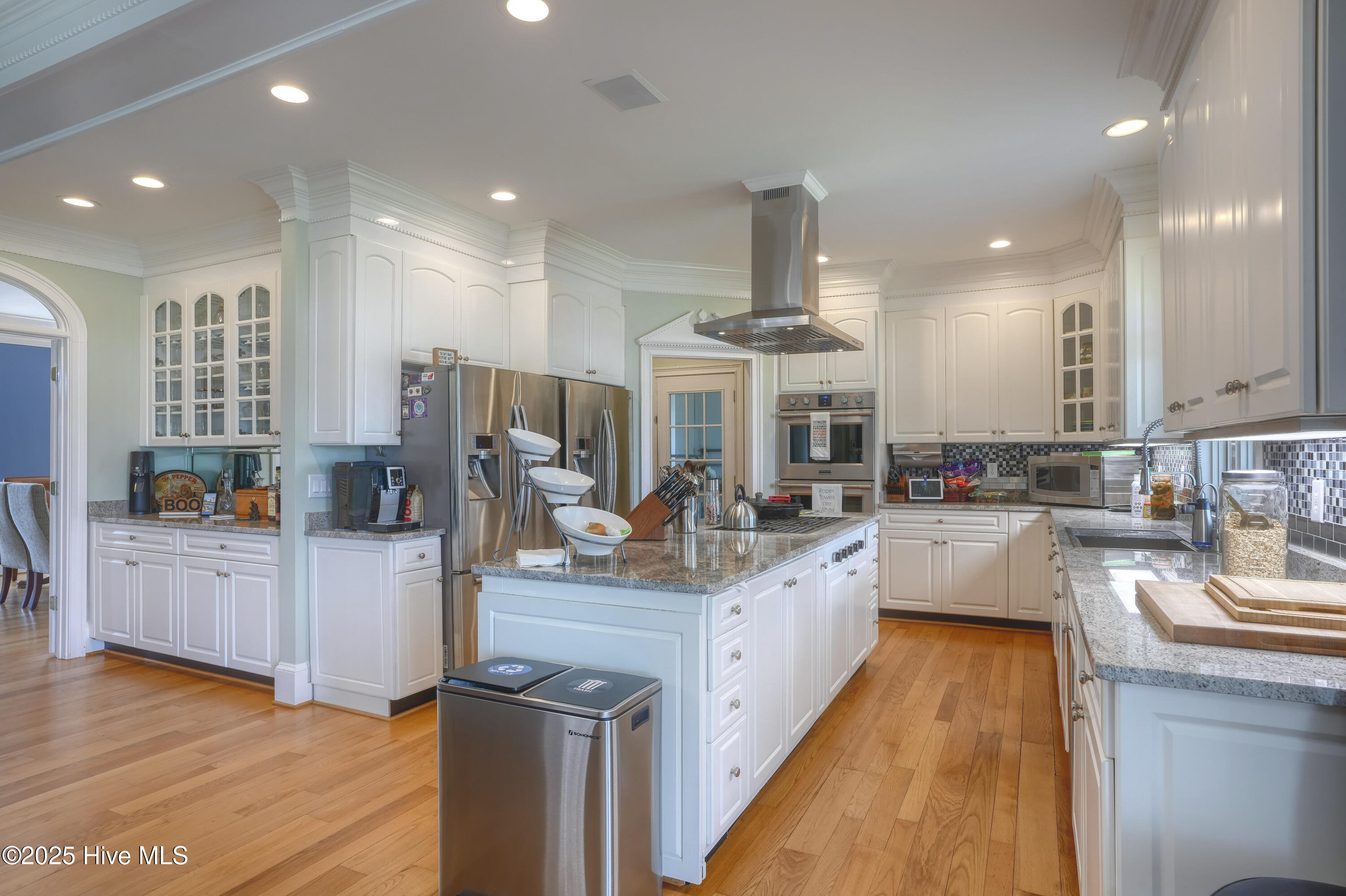 100512986 | Photo 25