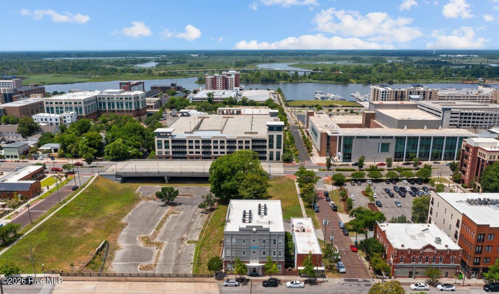 100559977 | Photo 34