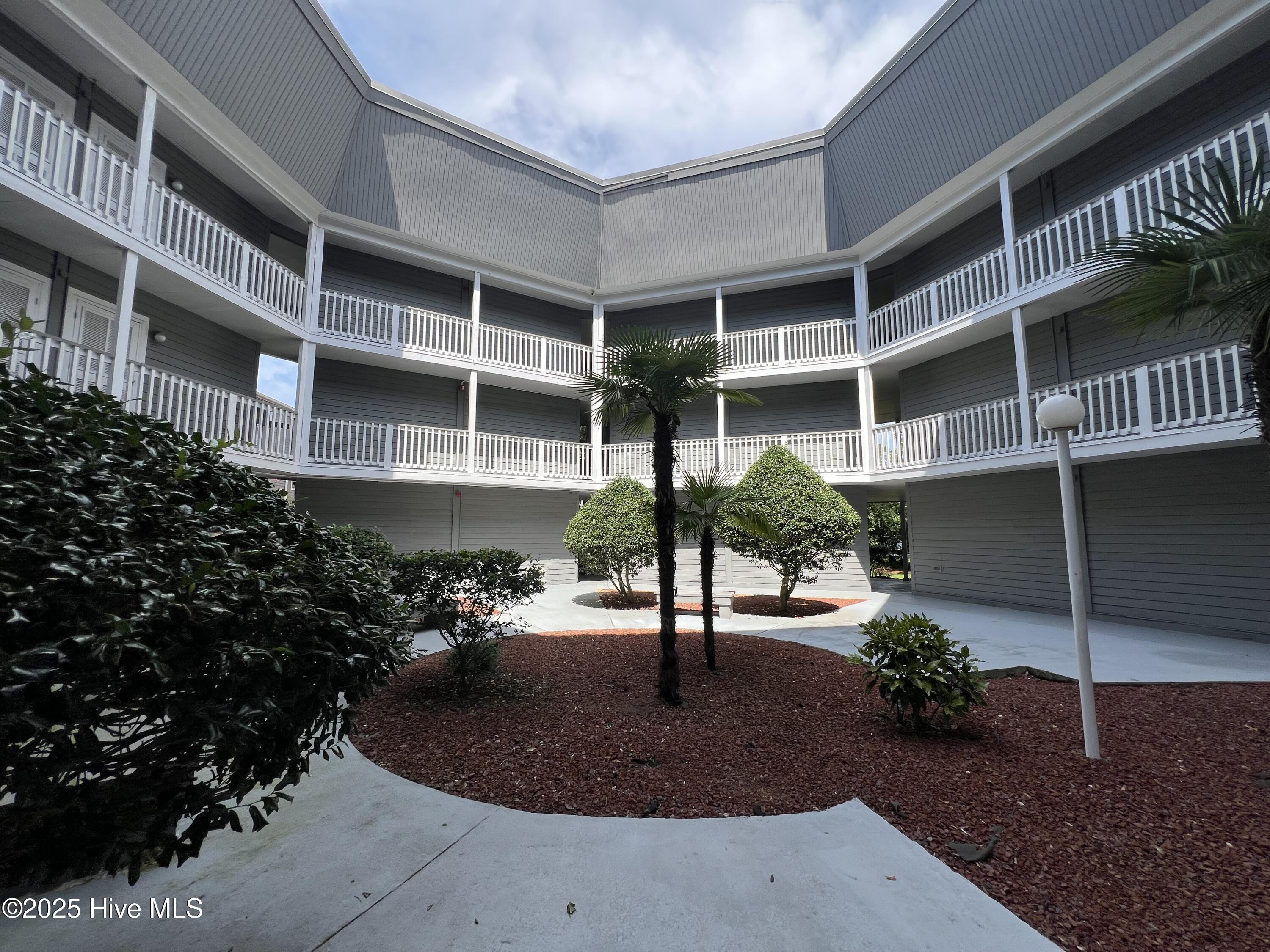 100527241 | Photo 54