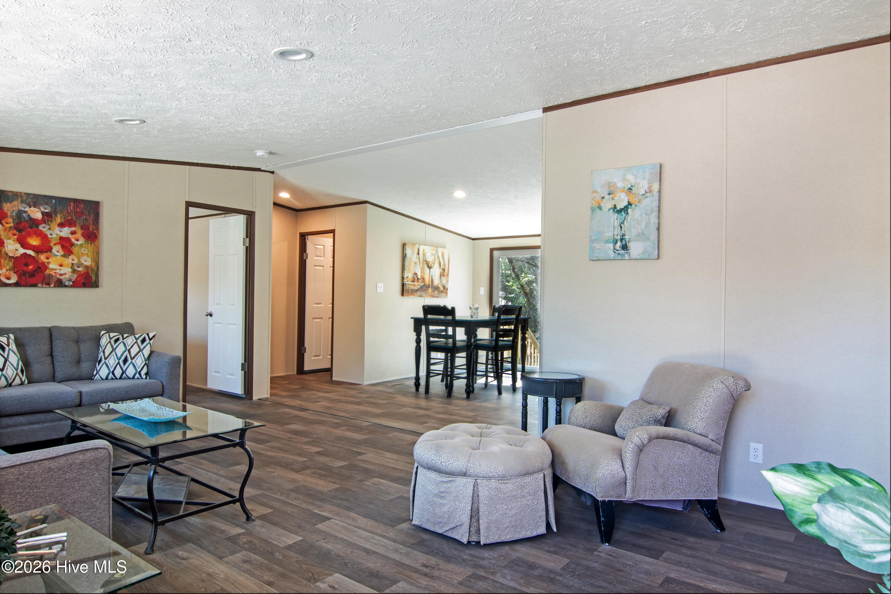 100563210 | Photo 15