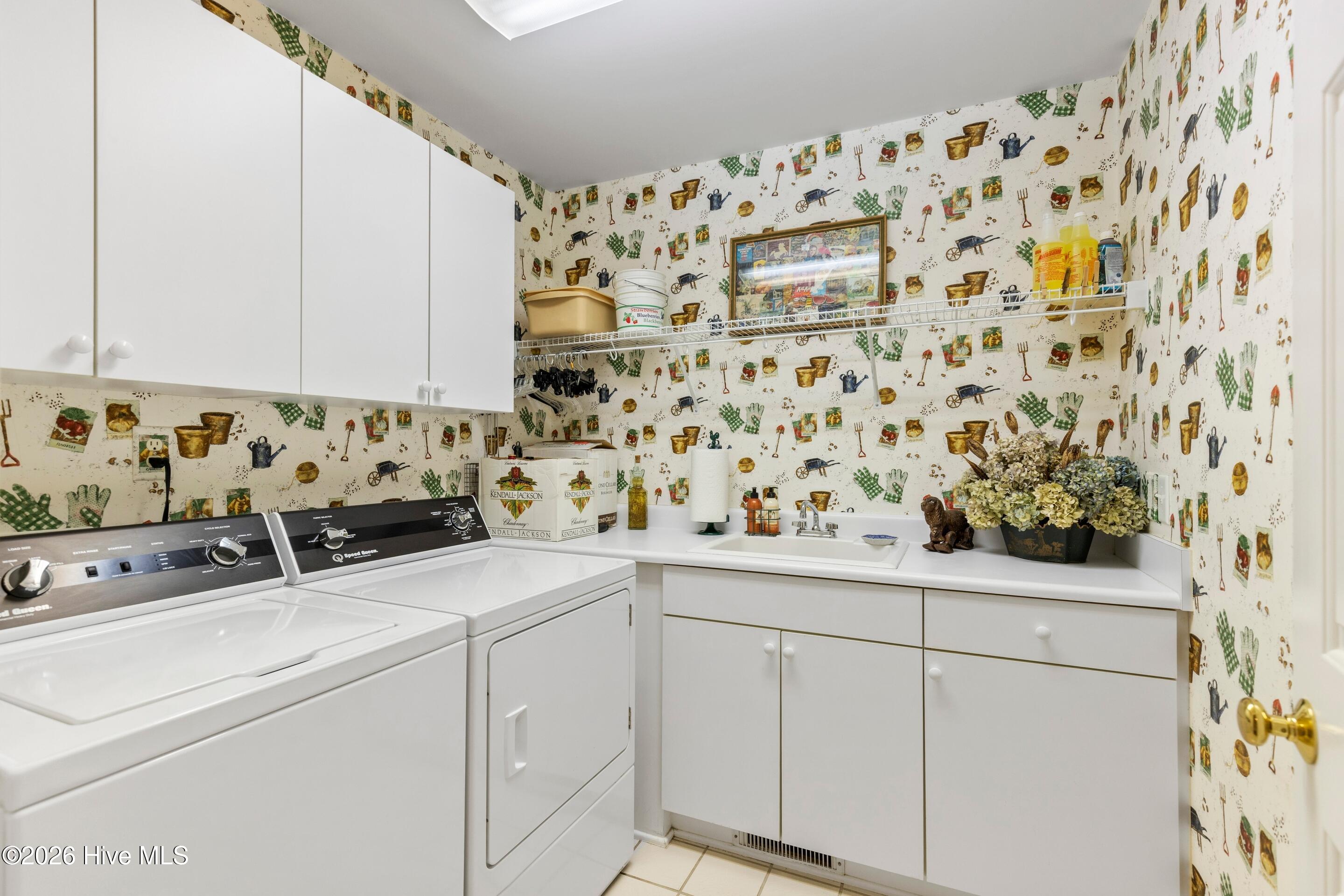 100562190 | Photo 33