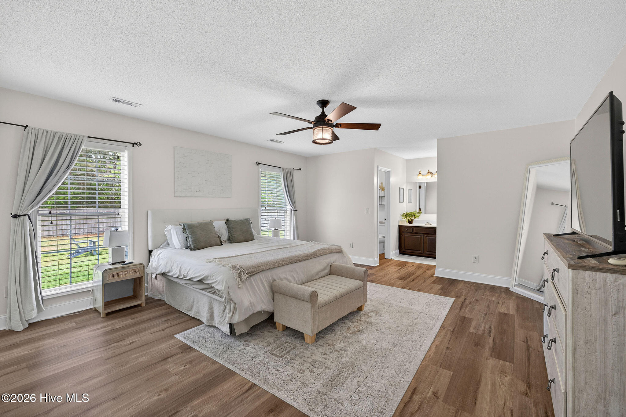 100565876 | Photo 22