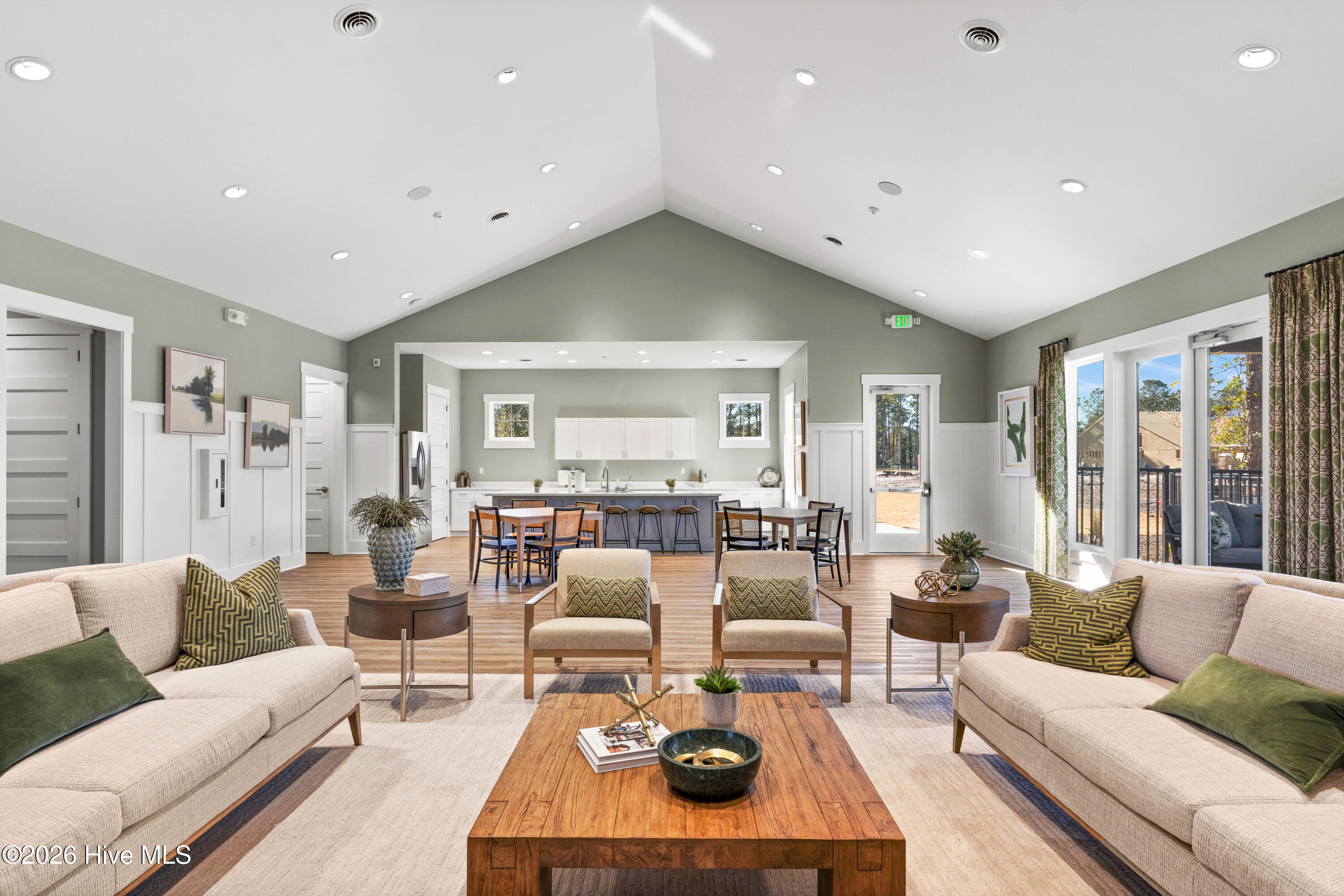 100561553 | Photo 52