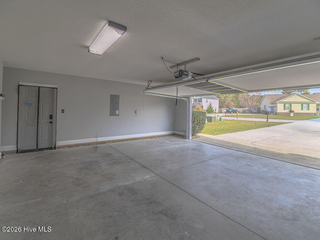 100563095 | Photo 26