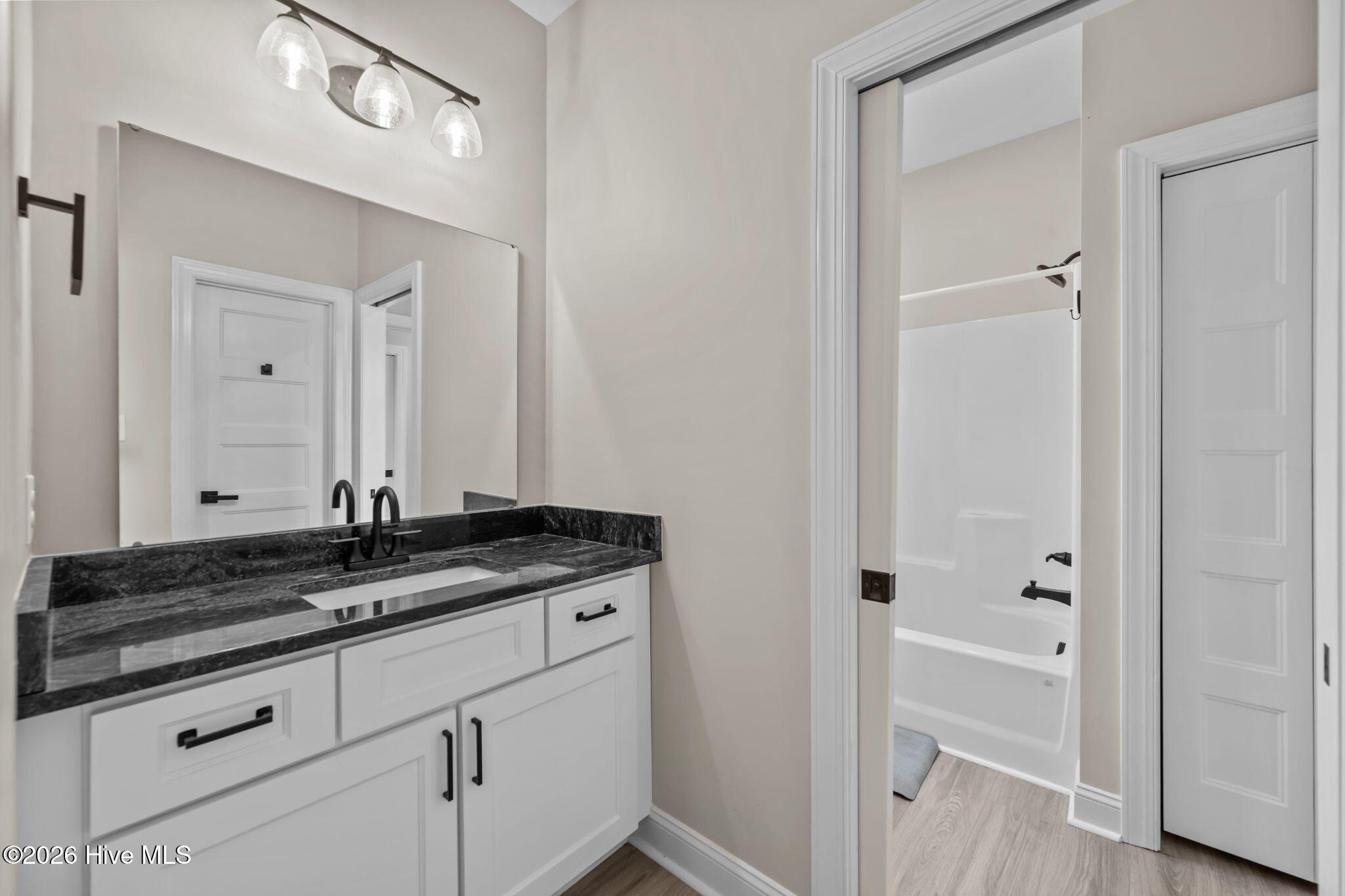 100564402 | Photo 29