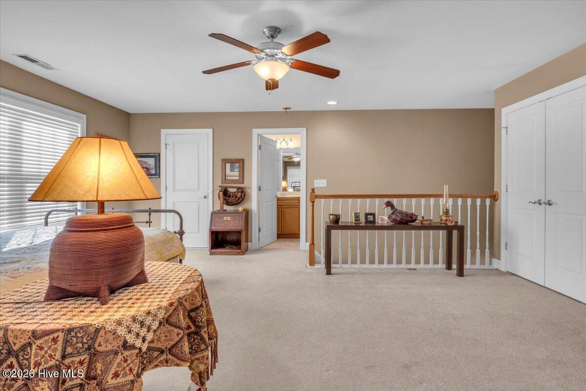 100548229 | Photo 37