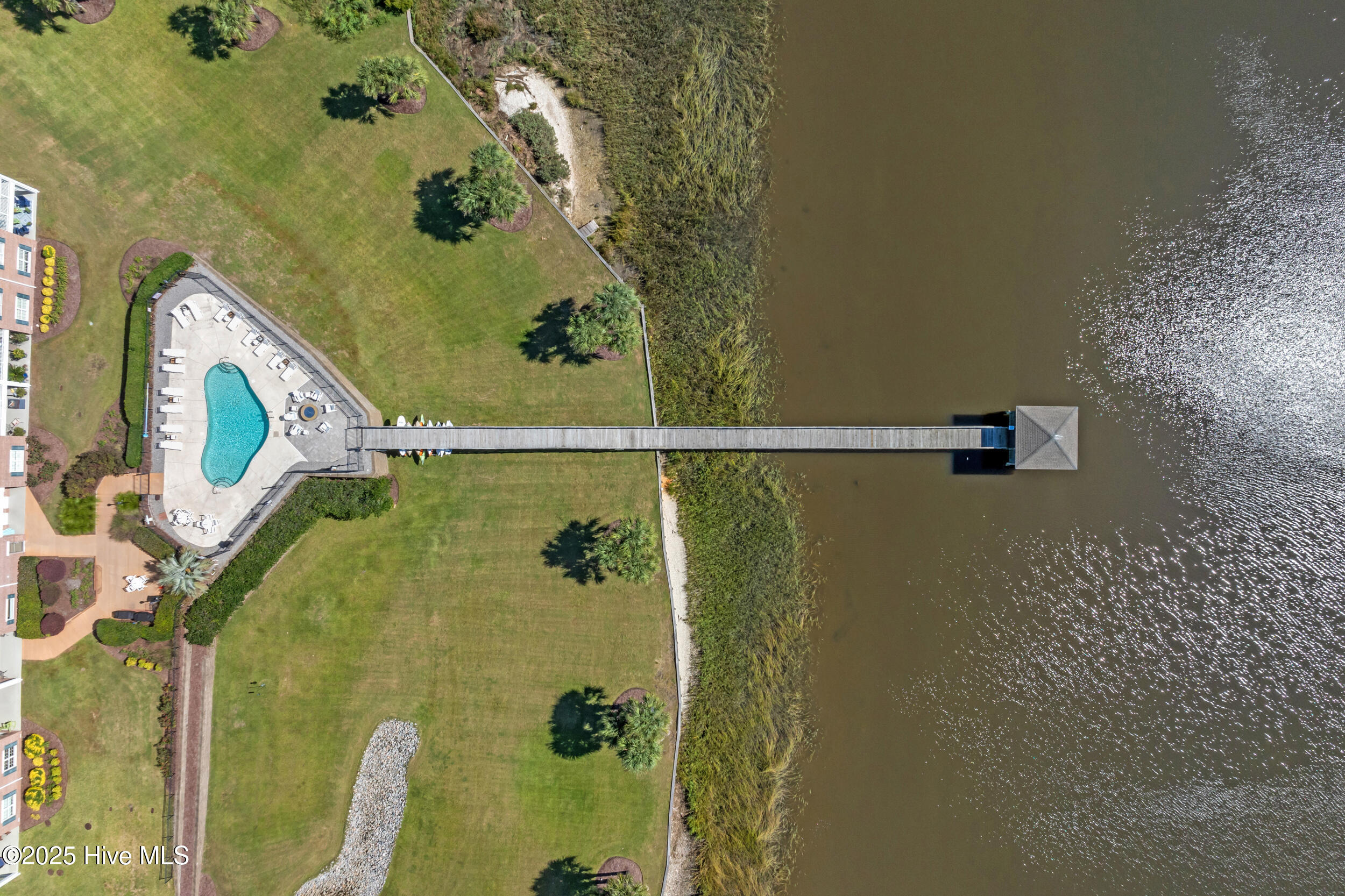 100537007 | Photo 41