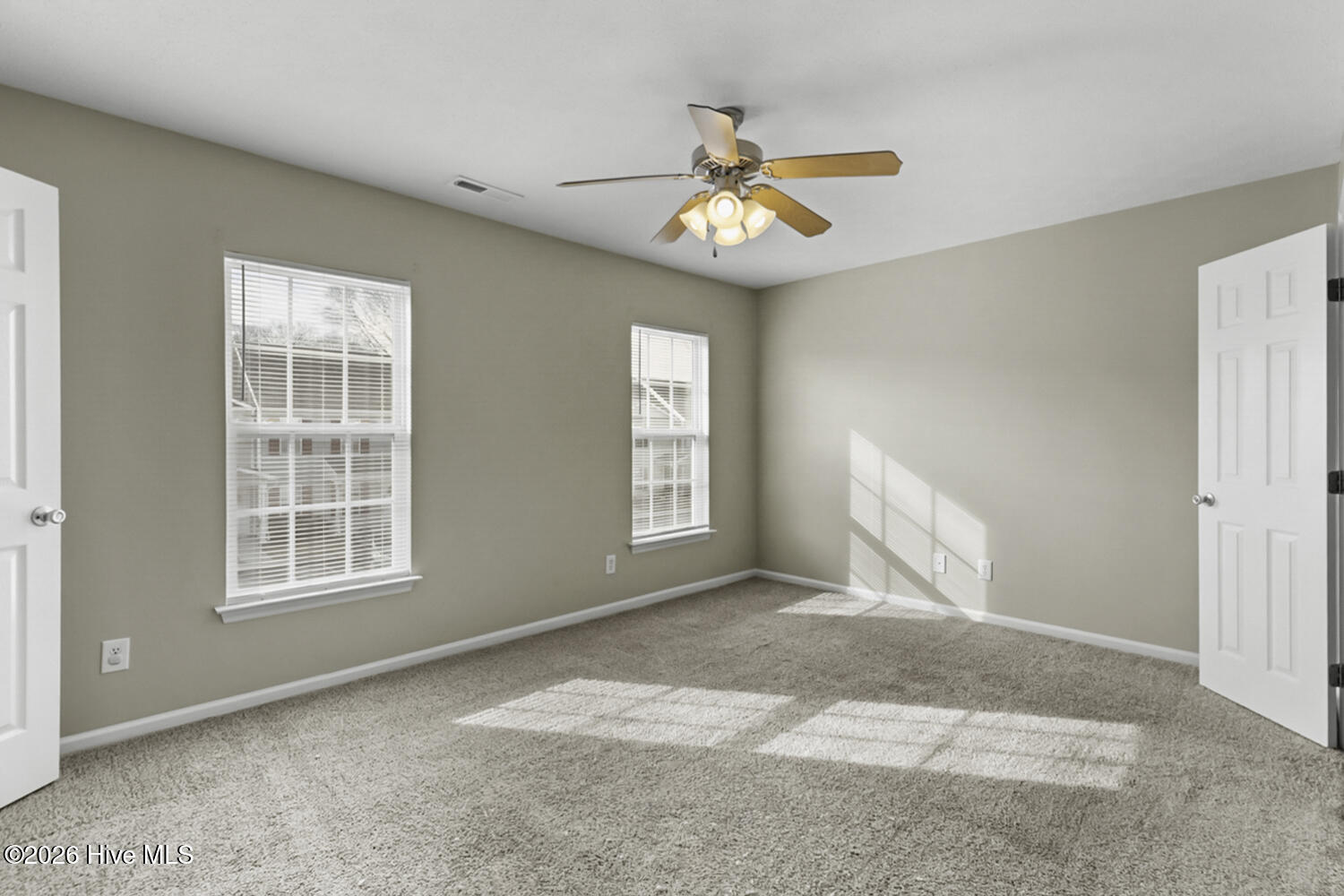 100551118 | Photo 11