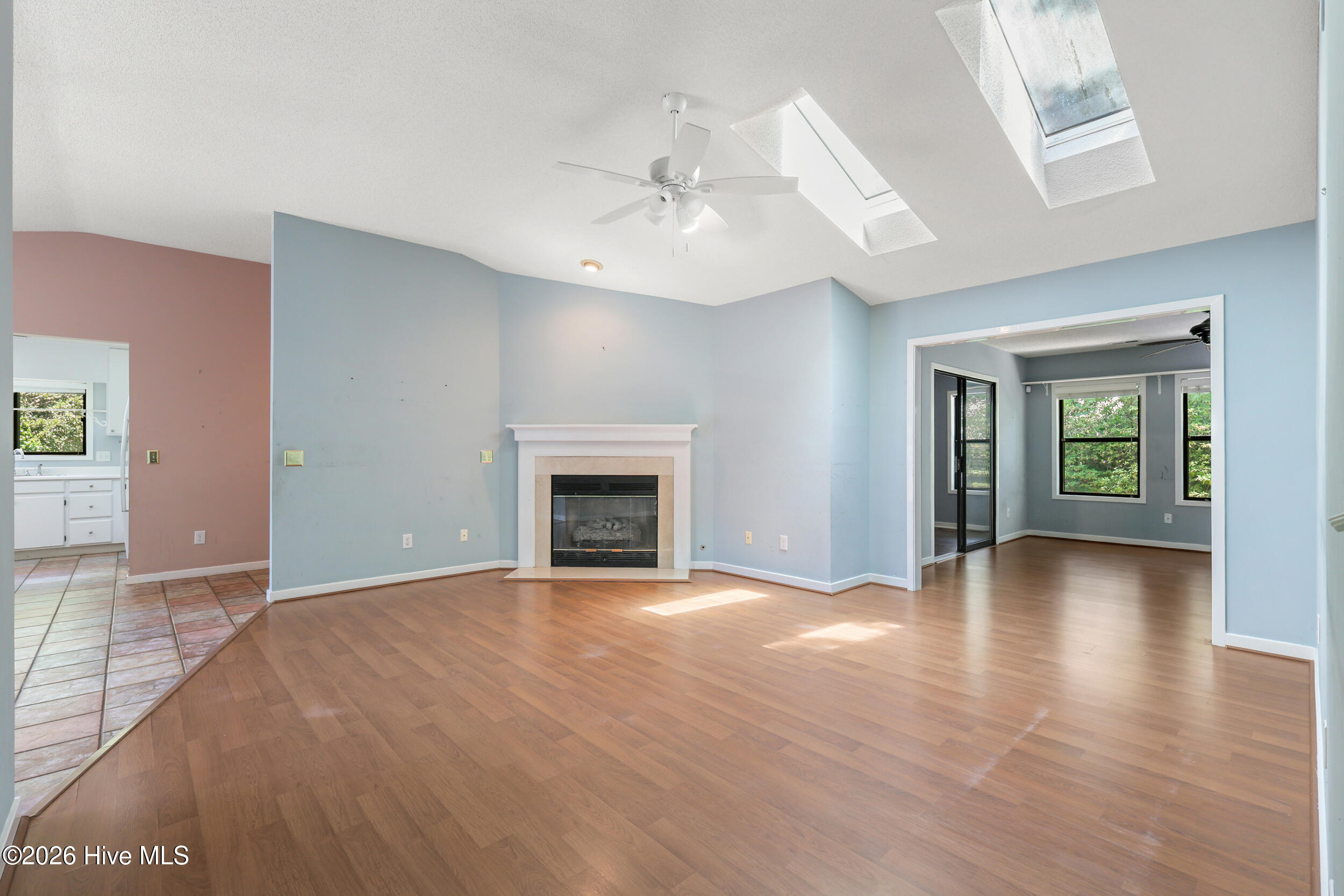 100569768 | Photo 16