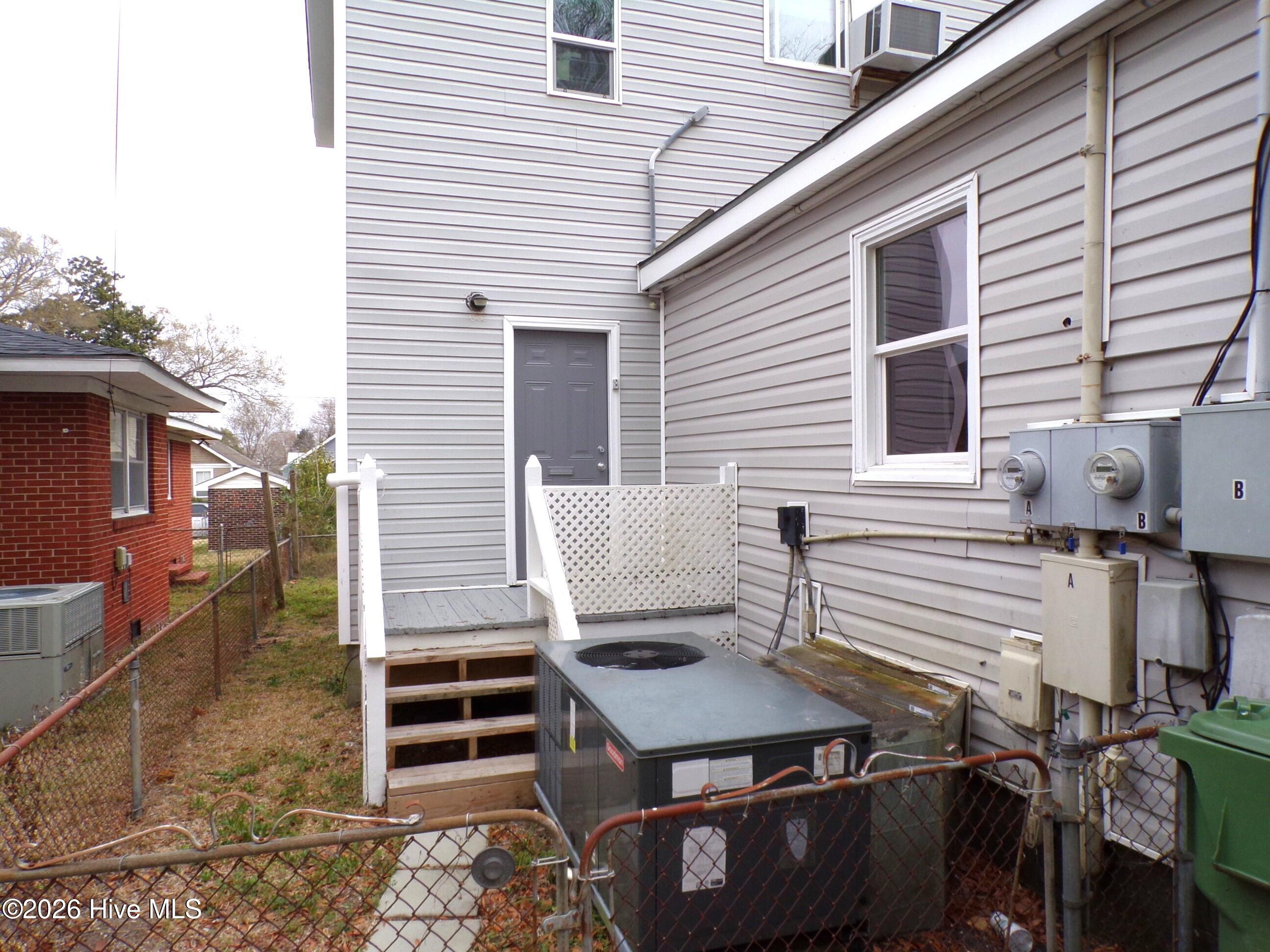 100558071 | Photo 15