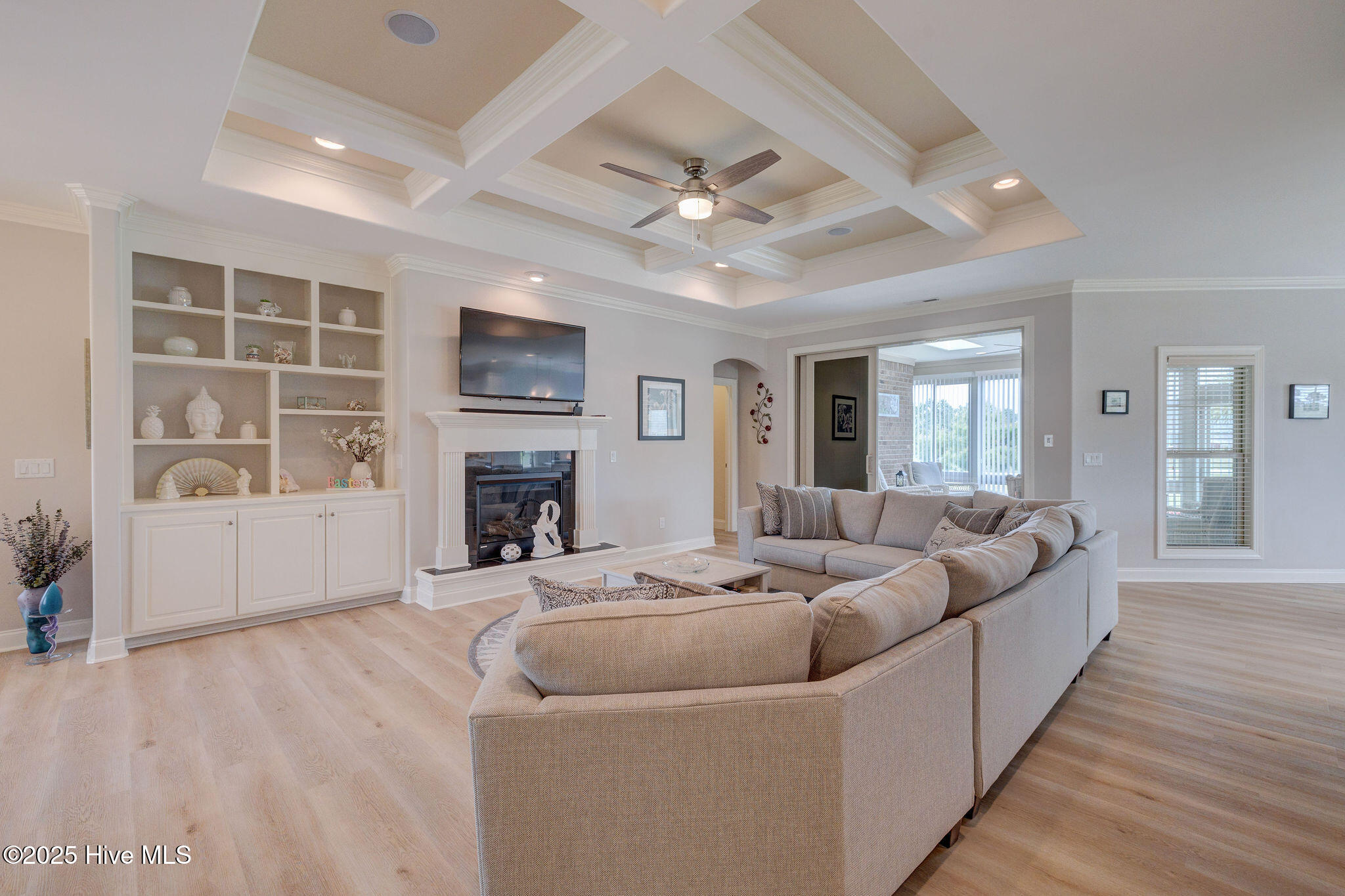 100549436 | Photo 13