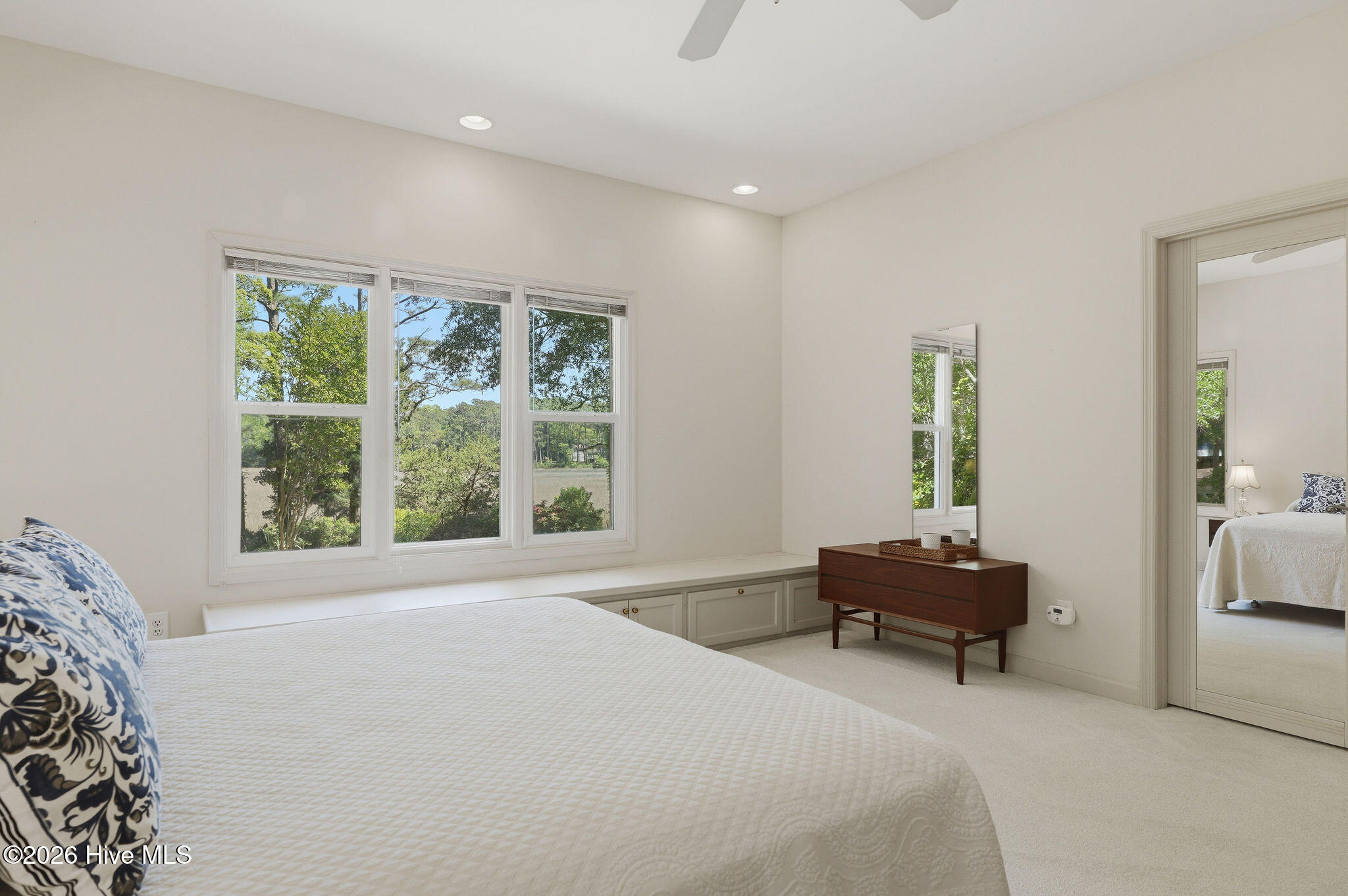 100570378 | Photo 34