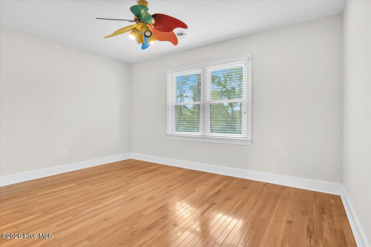 100564445 | Photo 35