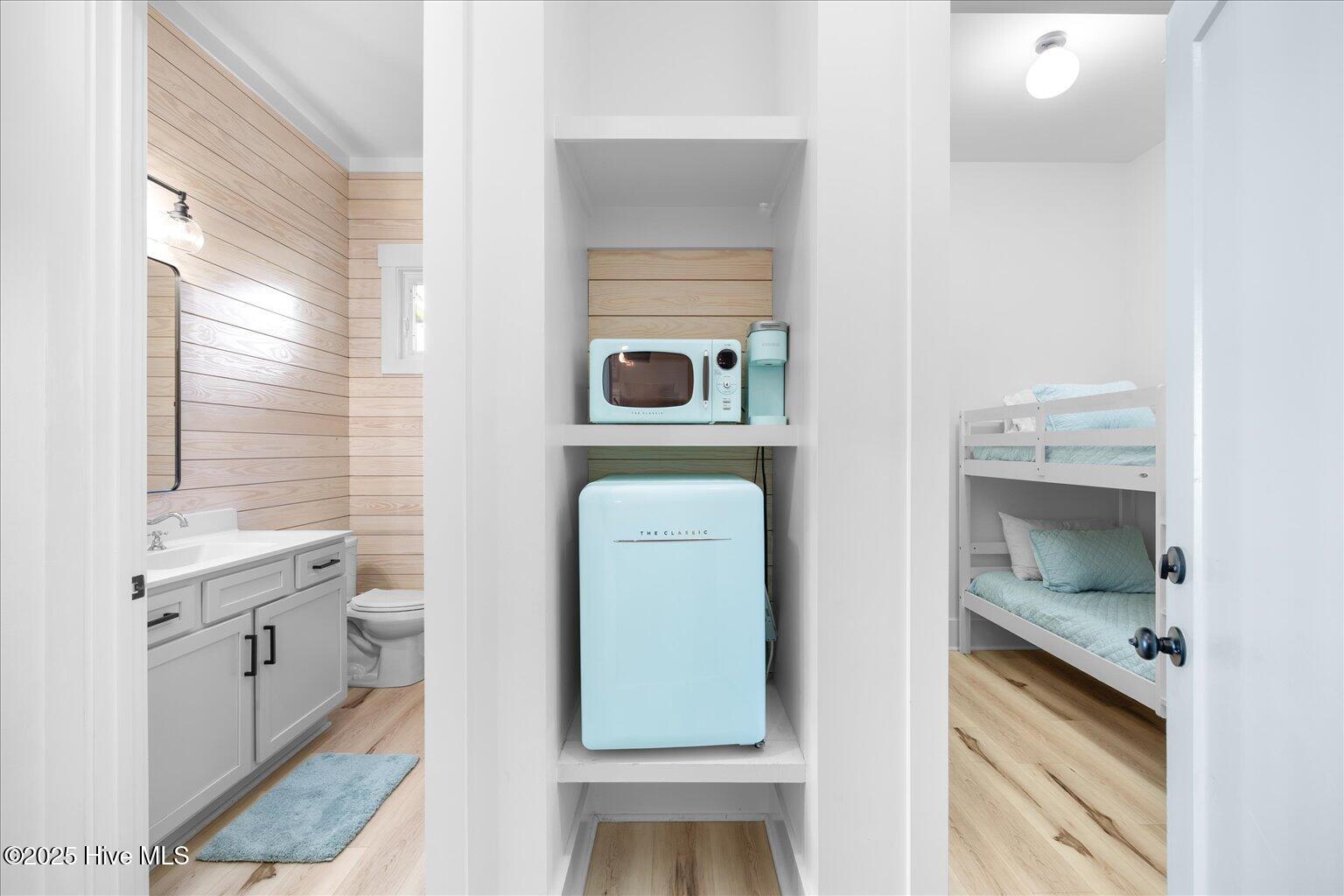 100544003 | Photo 33