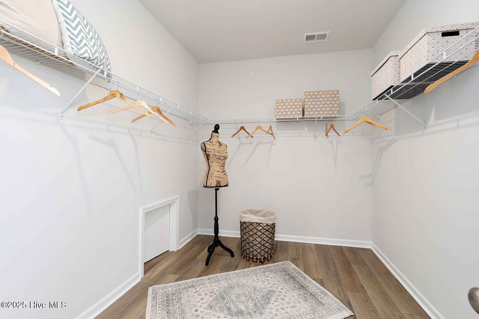 100517074 | Photo 11