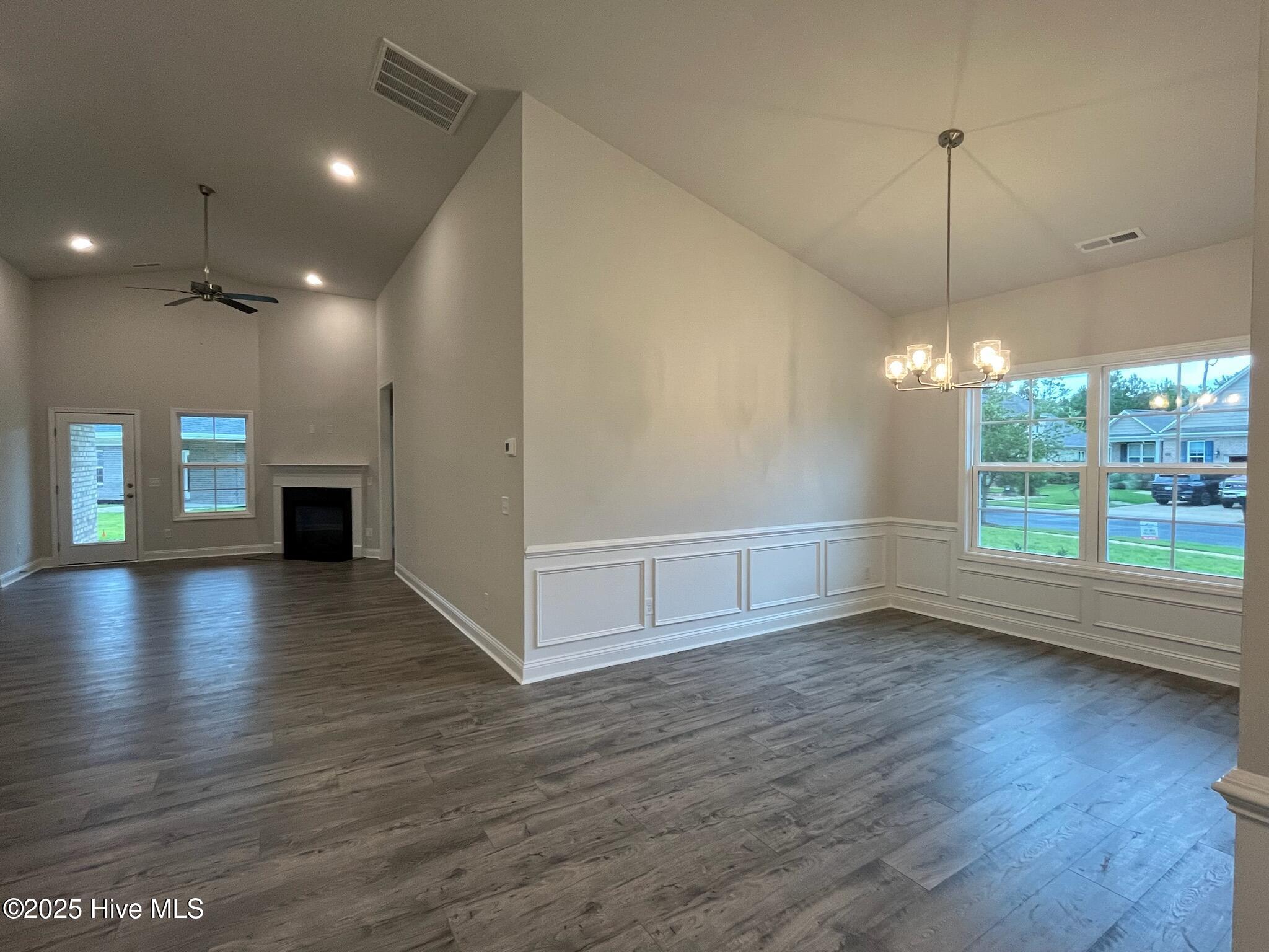 100452357 | Photo 12