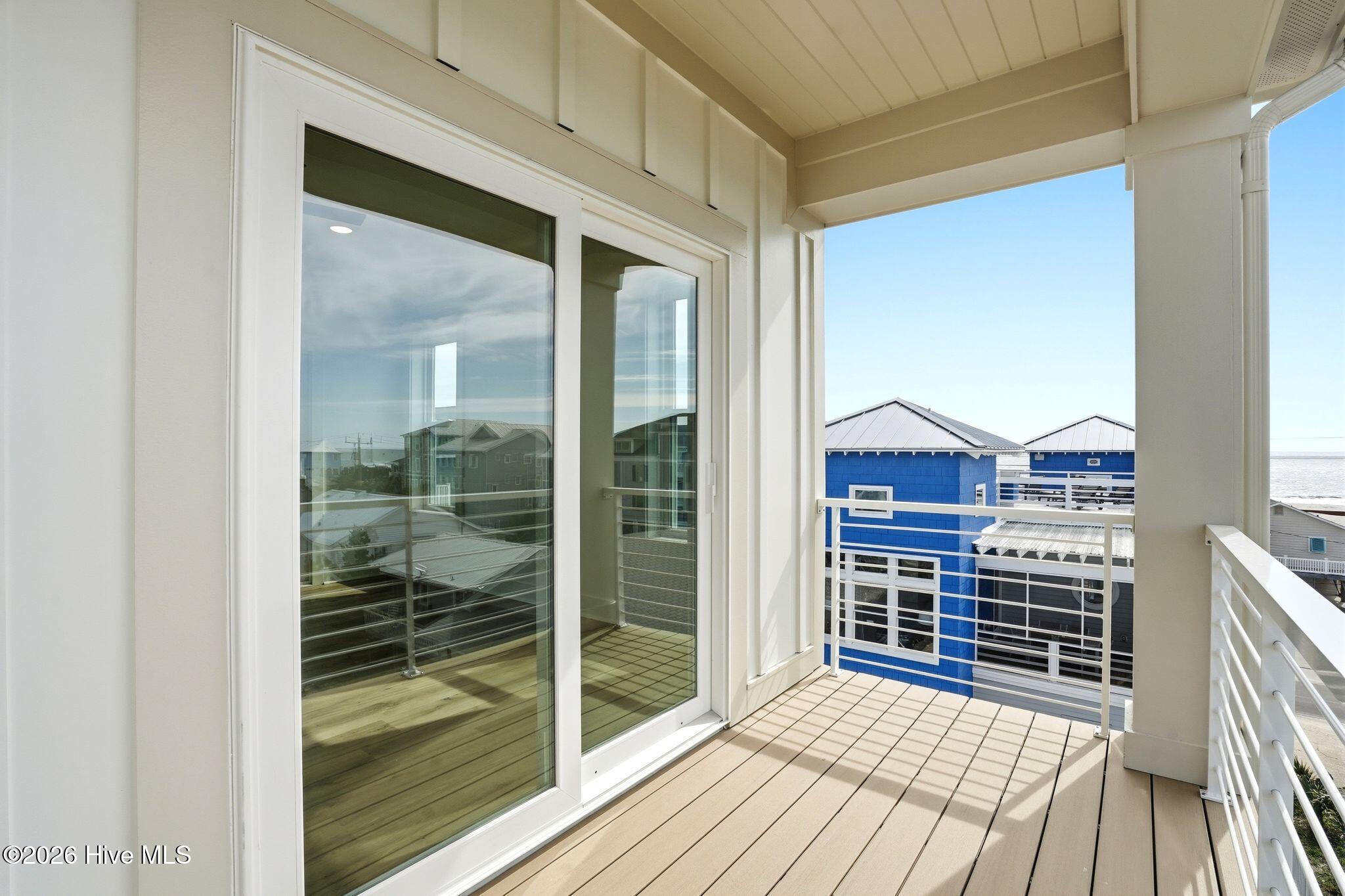 100561284 | Photo 88