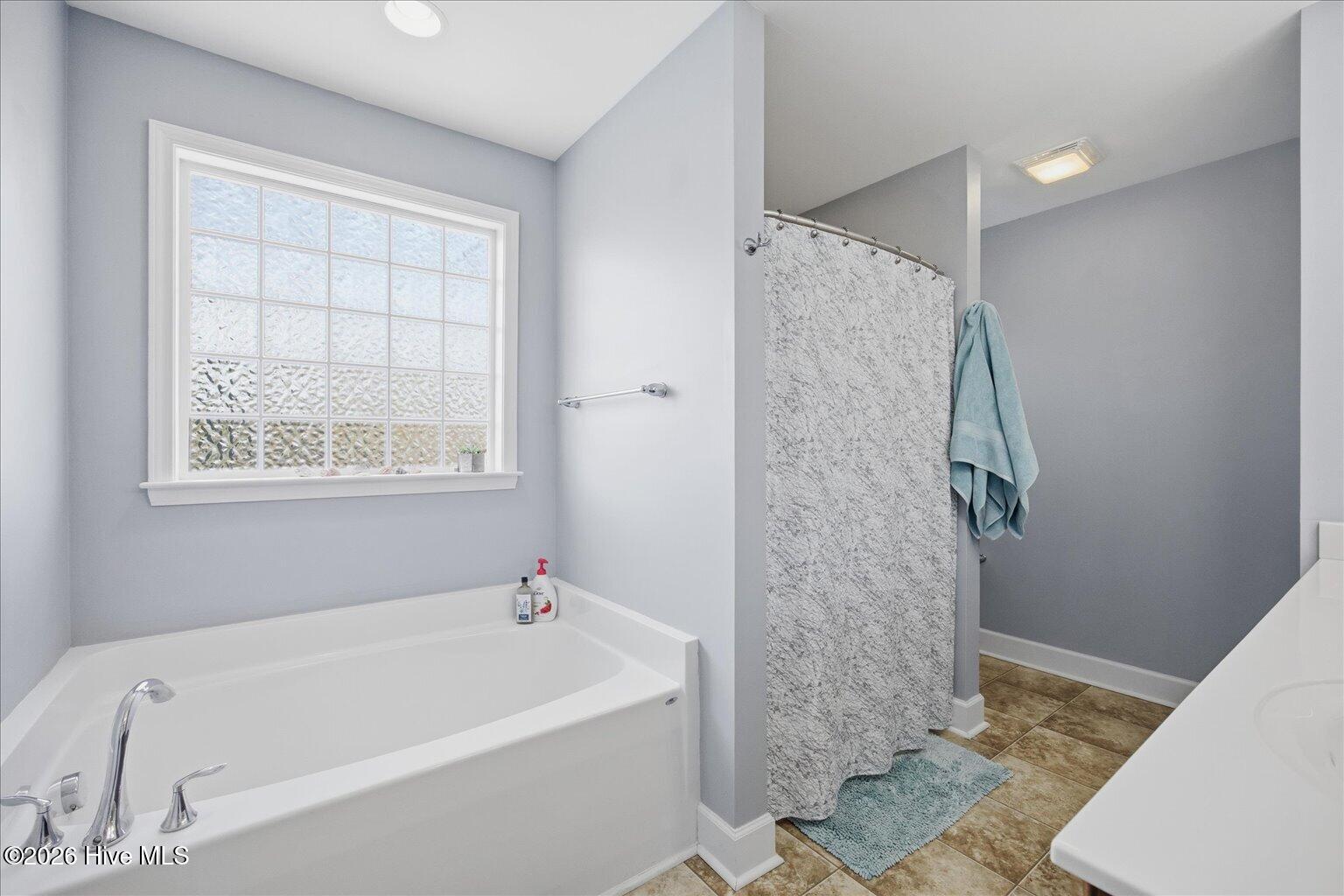 100563352 | Photo 30