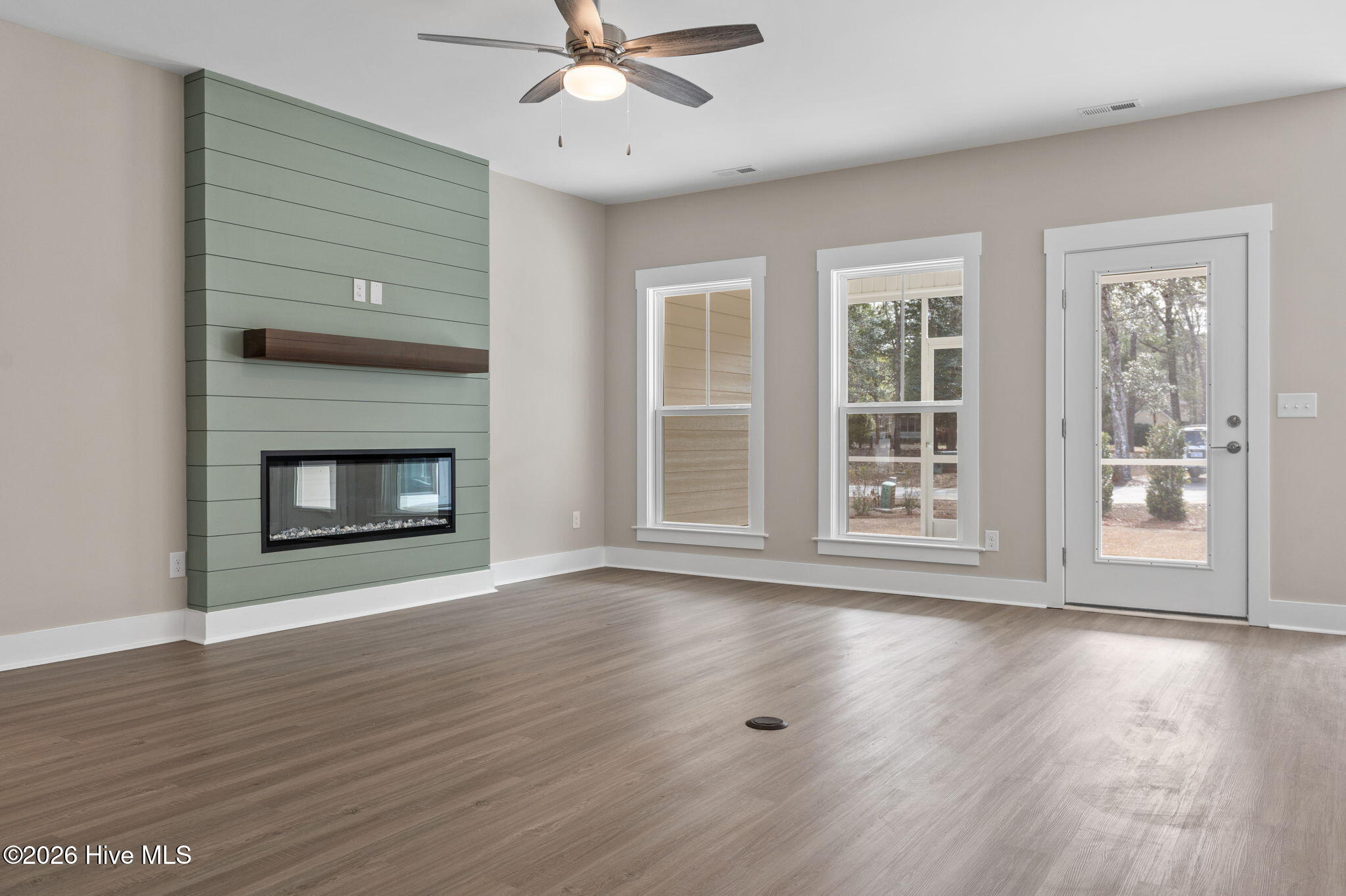 100537580 | Photo 25