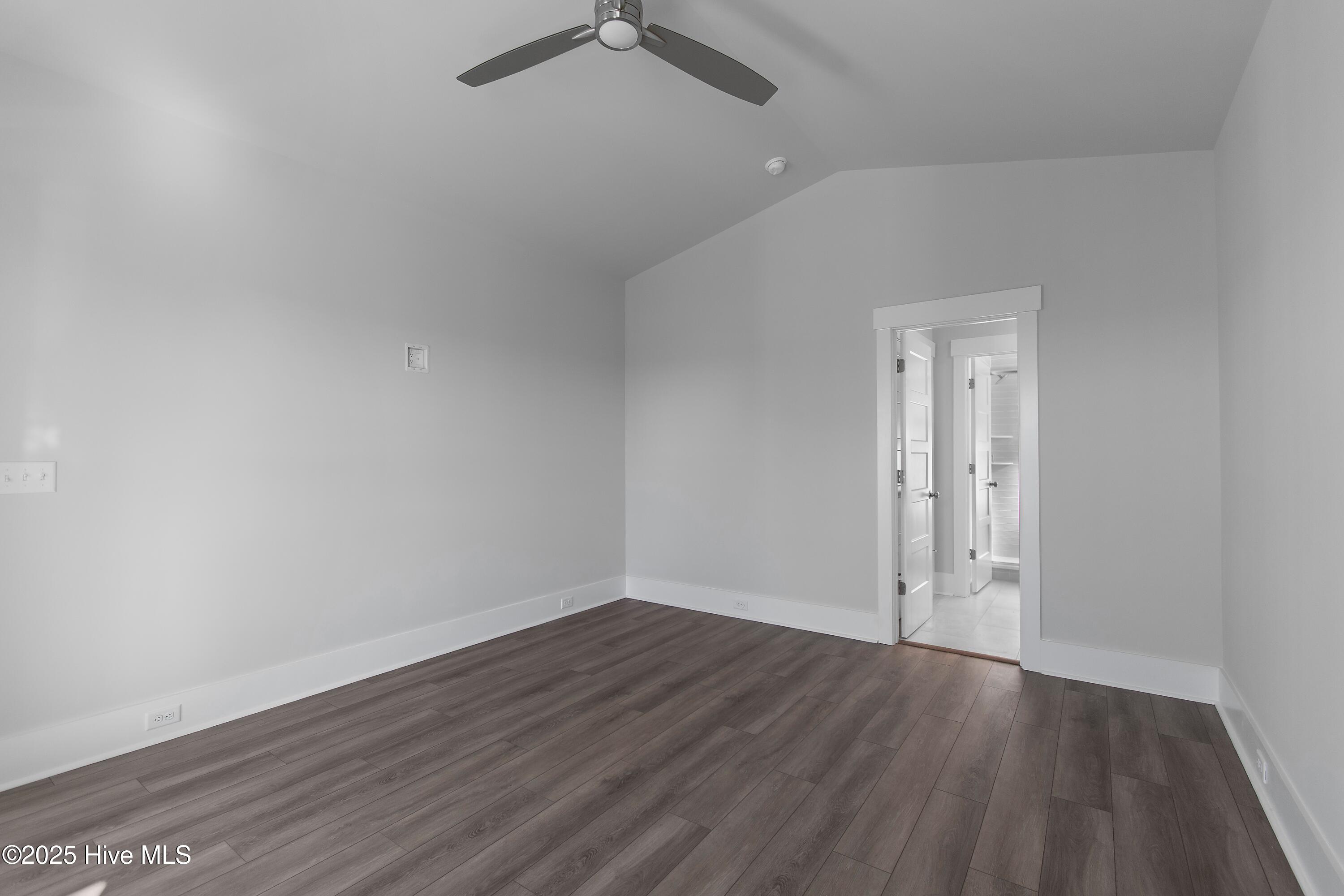 100511699 | Photo 44