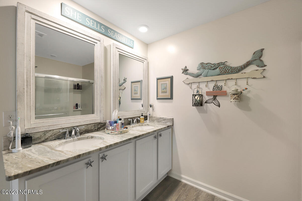 100522221 | Photo 19