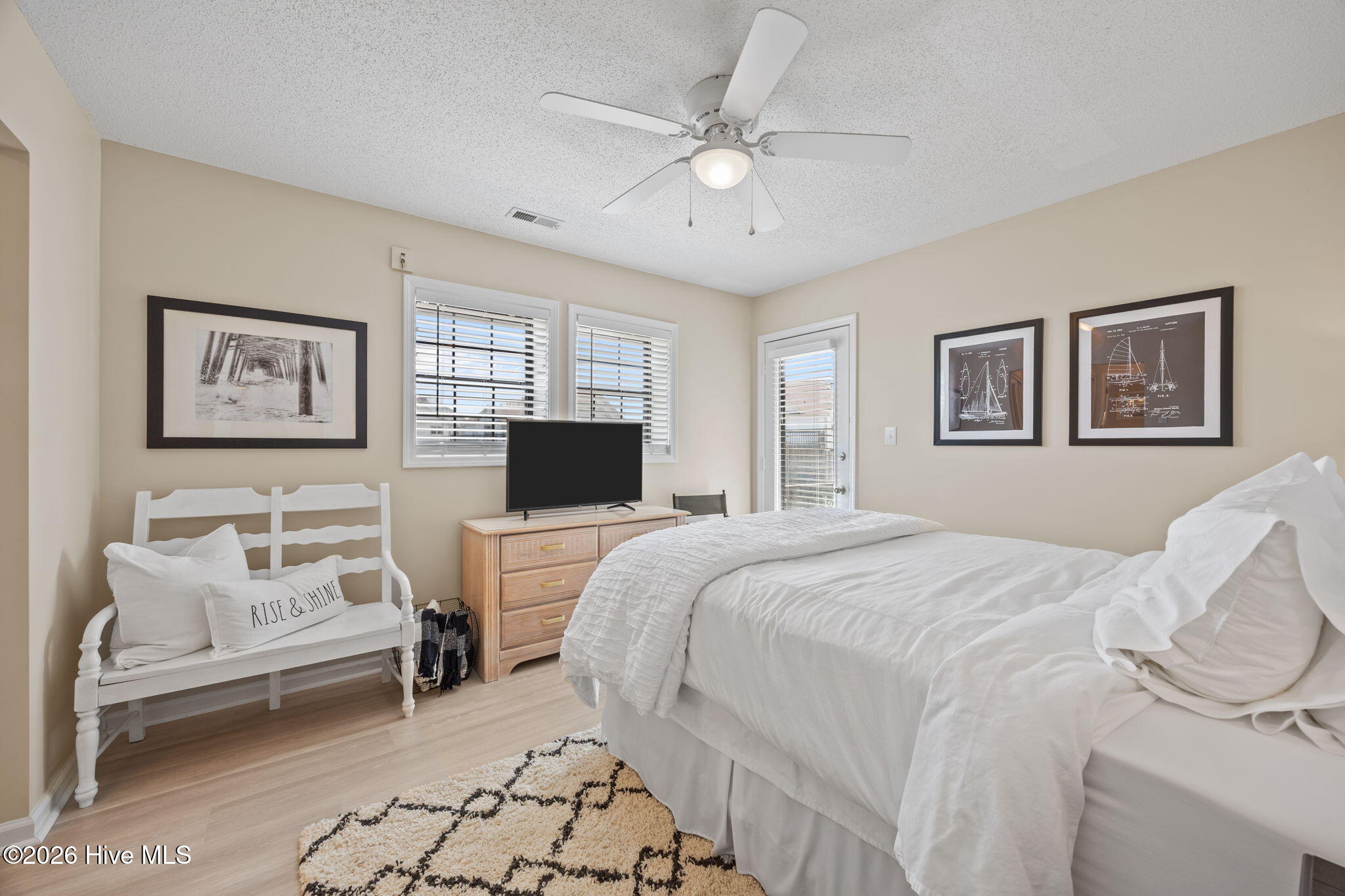 100563759 | Photo 11