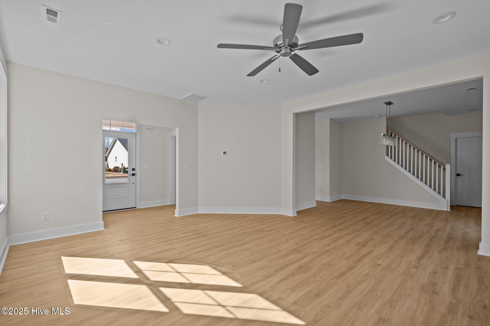 100487563 | Photo 11