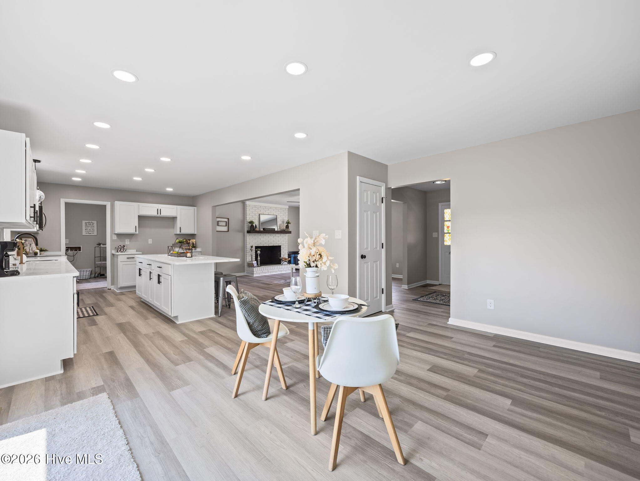 100562789 | Photo 18