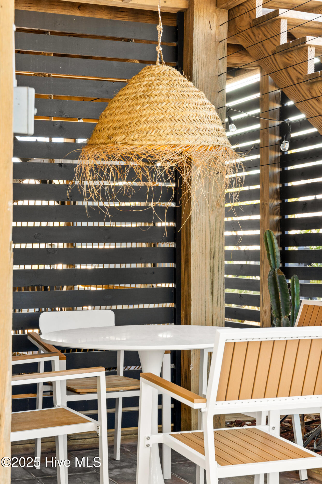 100540595 | Photo 72