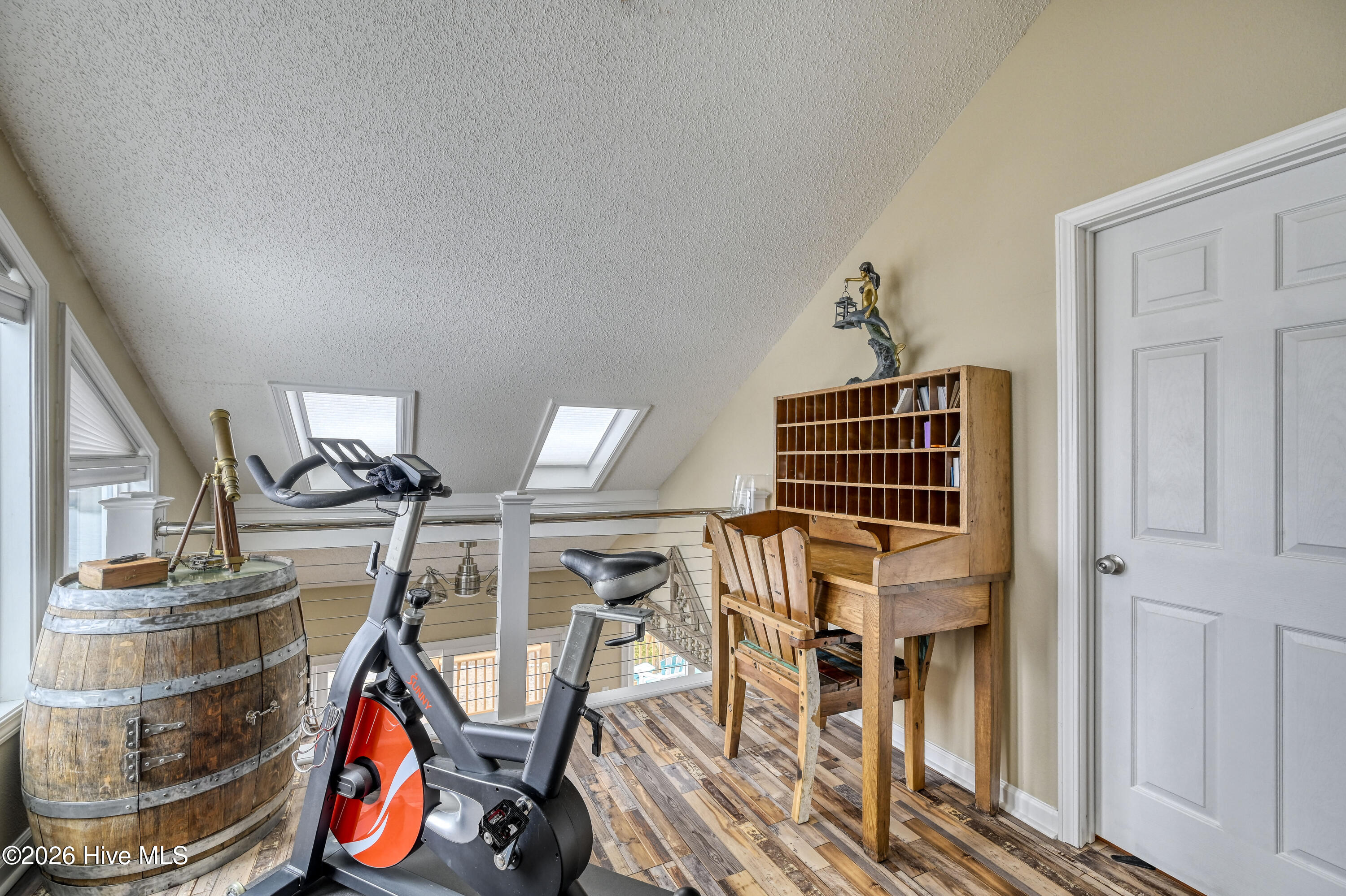 100558069 | Photo 38