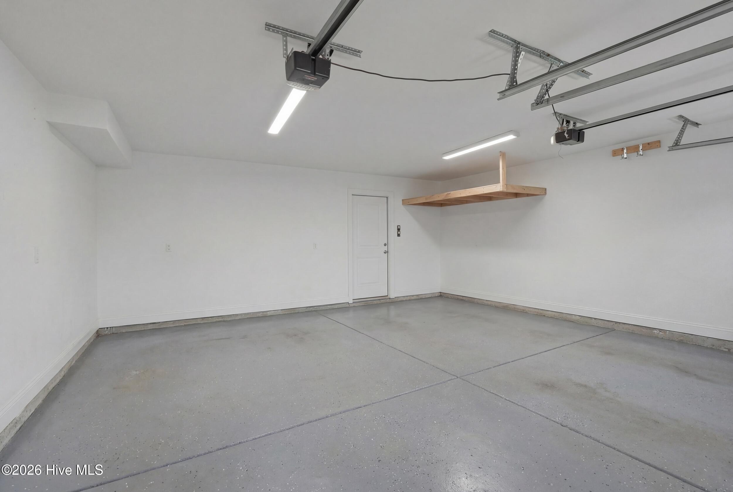 100565779 | Photo 53