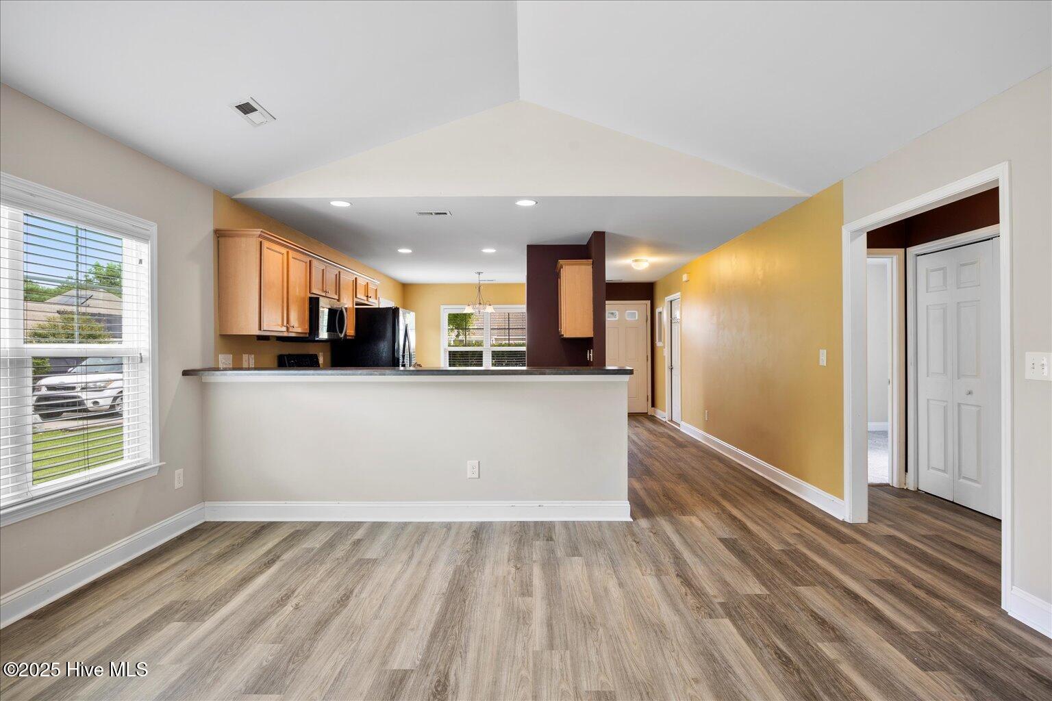 100523963 | Photo 24