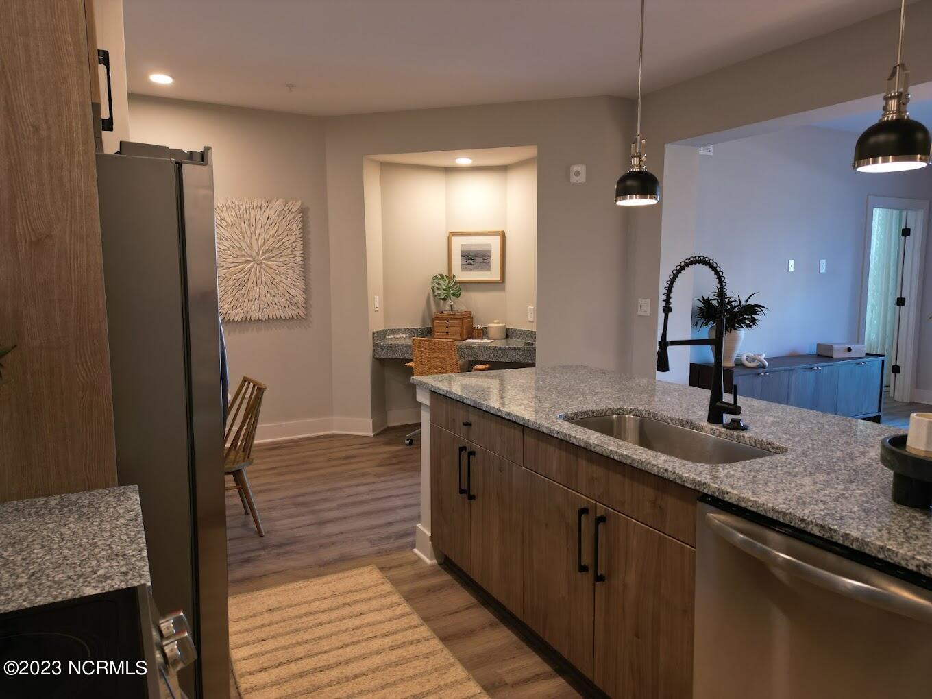 100546053 | Photo 23